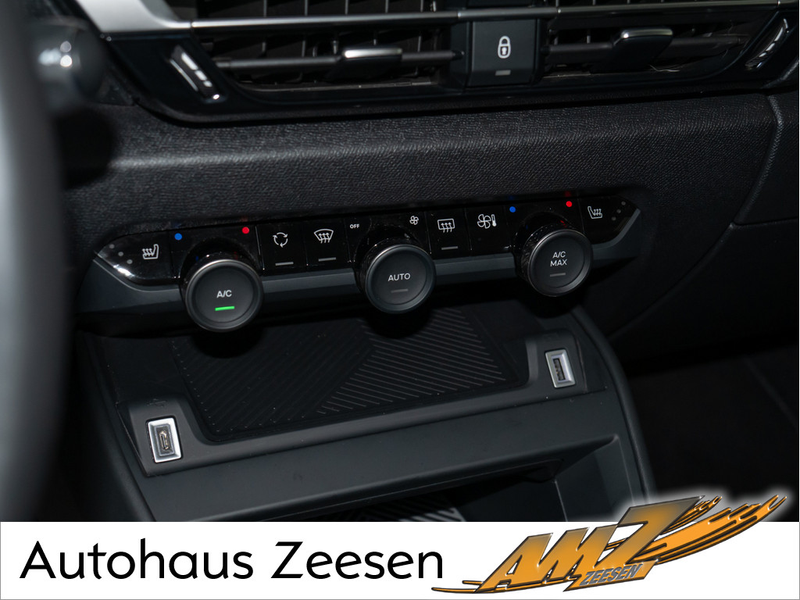 Citroen C4 136 Shine NAVI STANDHZ PANO 360° HUD ACC — photo 11