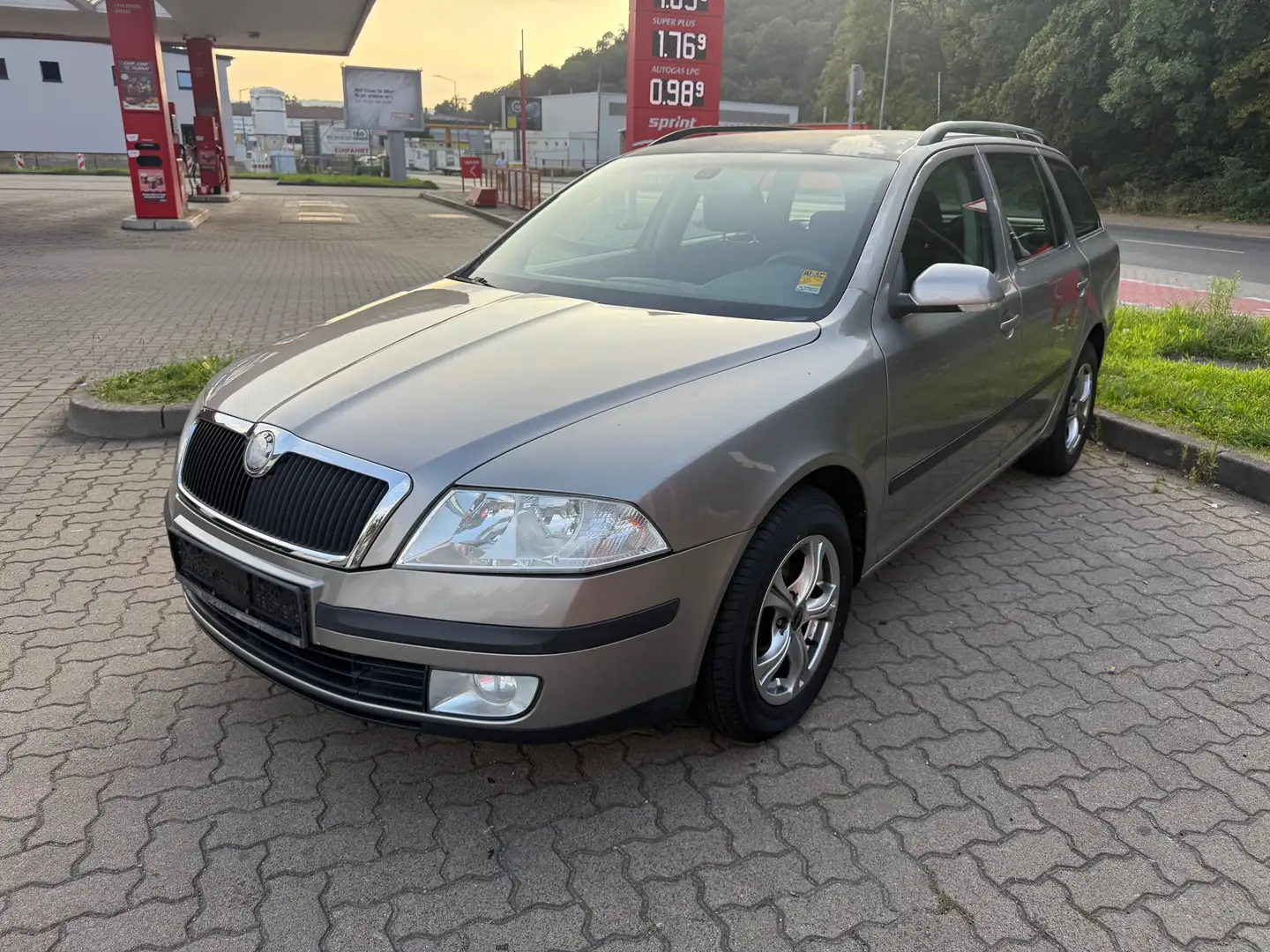 Skoda Octavia Combi 1.6 Szary - 1