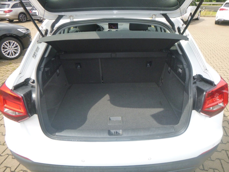 Audi Q2 30 TDI  AUT/AHK /NAVI/TEMP/Einparkhilfe — photo 7