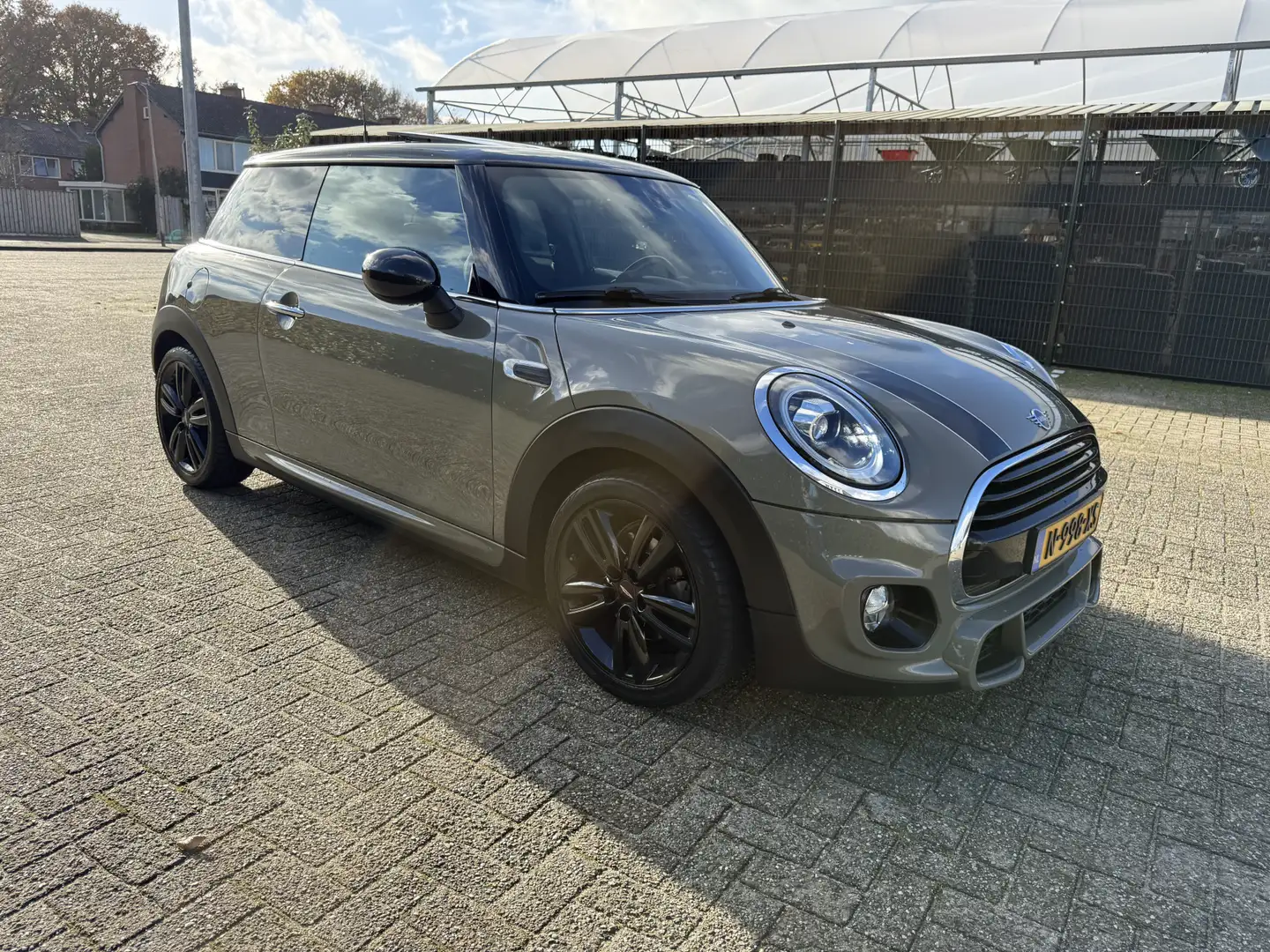 MINI Cooper Mini 1.5 Chili JCW Pakket ! Navi,Pano,LED. Facelif Grijs - 2