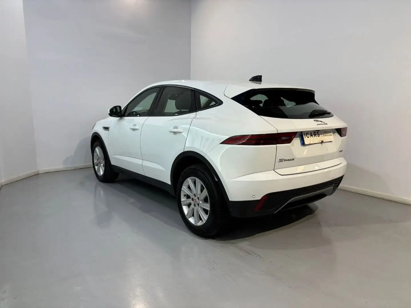 Jaguar E-Pace 2.0D 110kW R-Dynamic S - 2