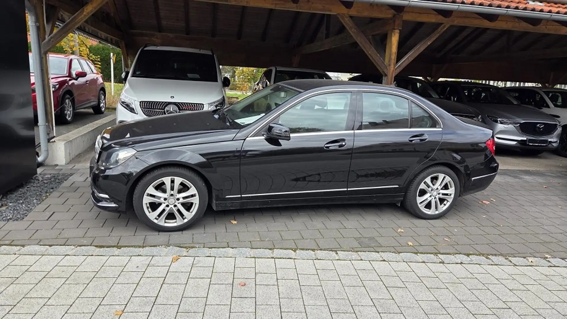 Mercedes-Benz C 180 Avantgarde Schwarz - 2