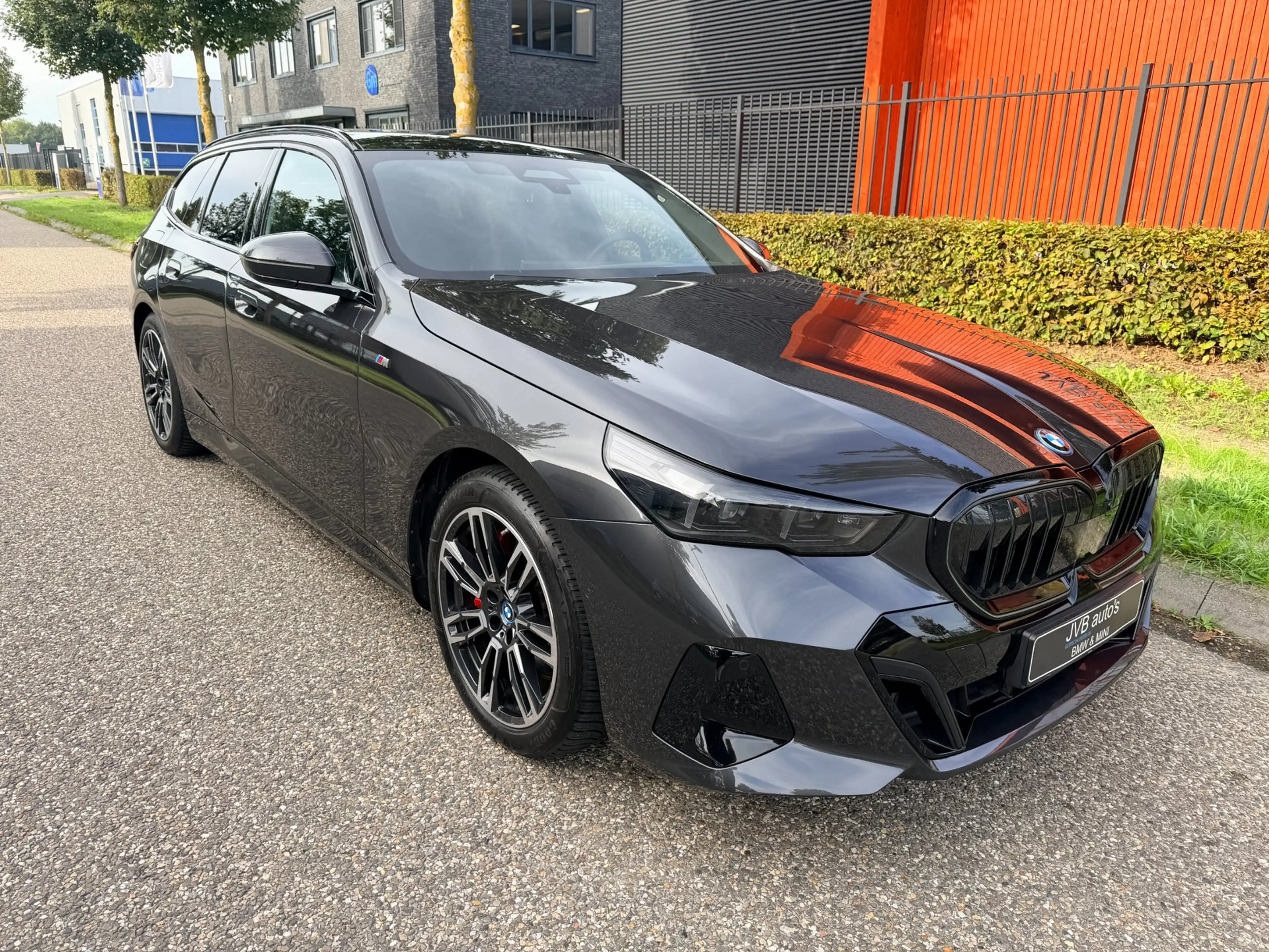 BMW i5 Touring EDrive40 M-Sport PRO, B&W, panorama, trekh — photo 6