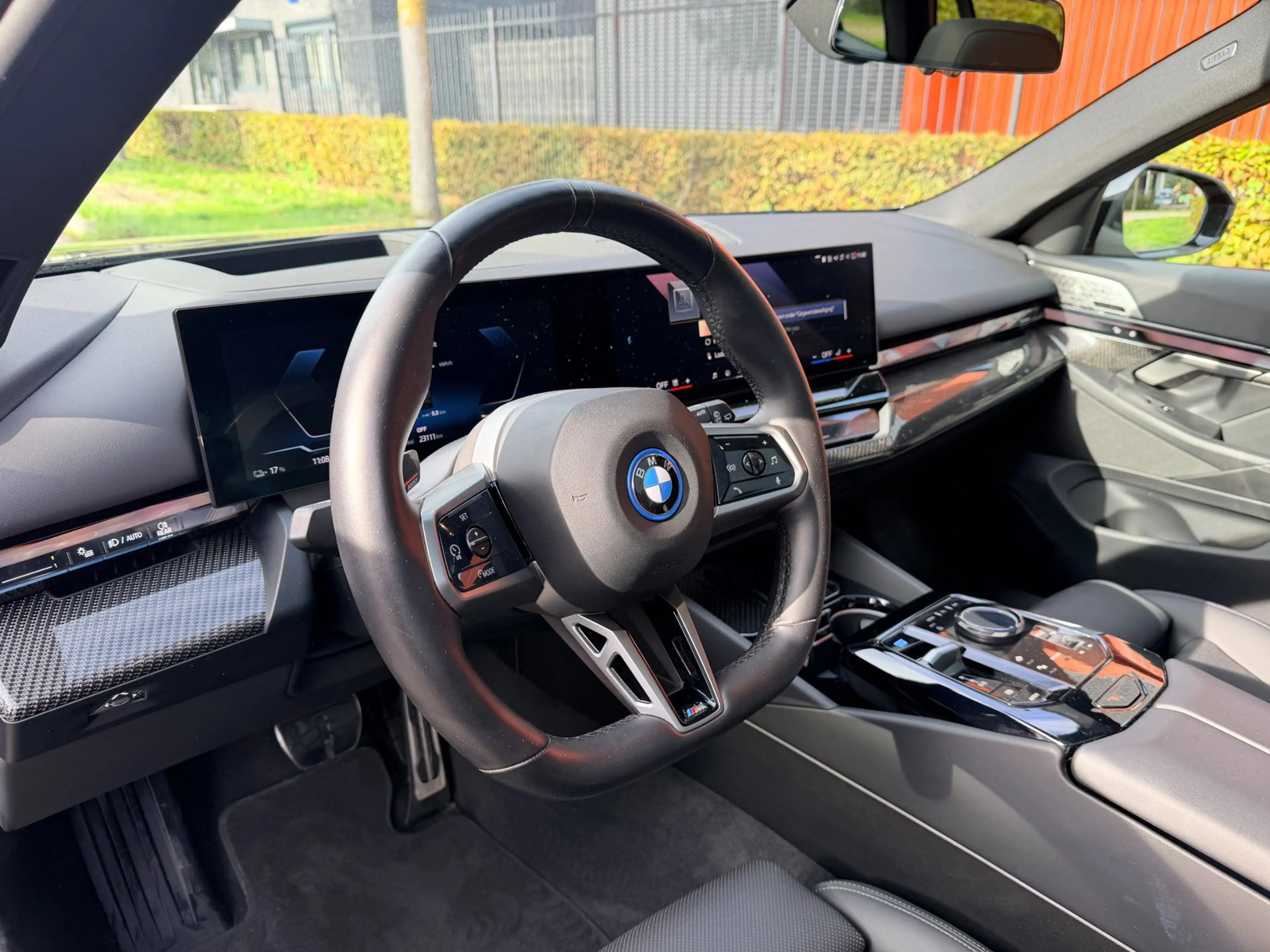 BMW i5 Touring EDrive40 M-Sport PRO, B&W, panorama, trekh — photo 31