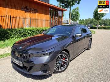 Touring EDrive40 M-Sport PRO, B&W, panorama, trekh