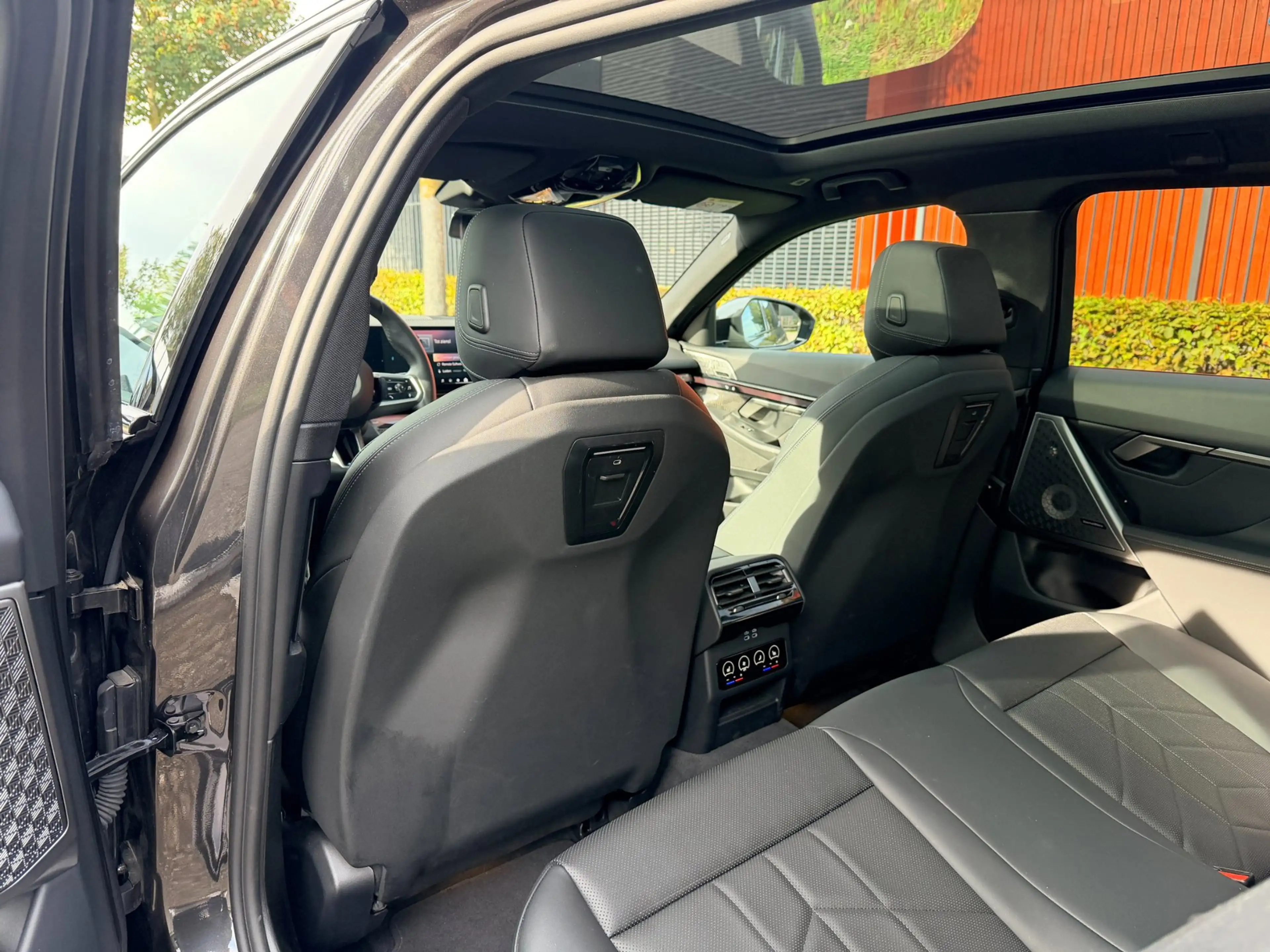 BMW i5 Touring EDrive40 M-Sport PRO, B&W, panorama, trekh — photo 30