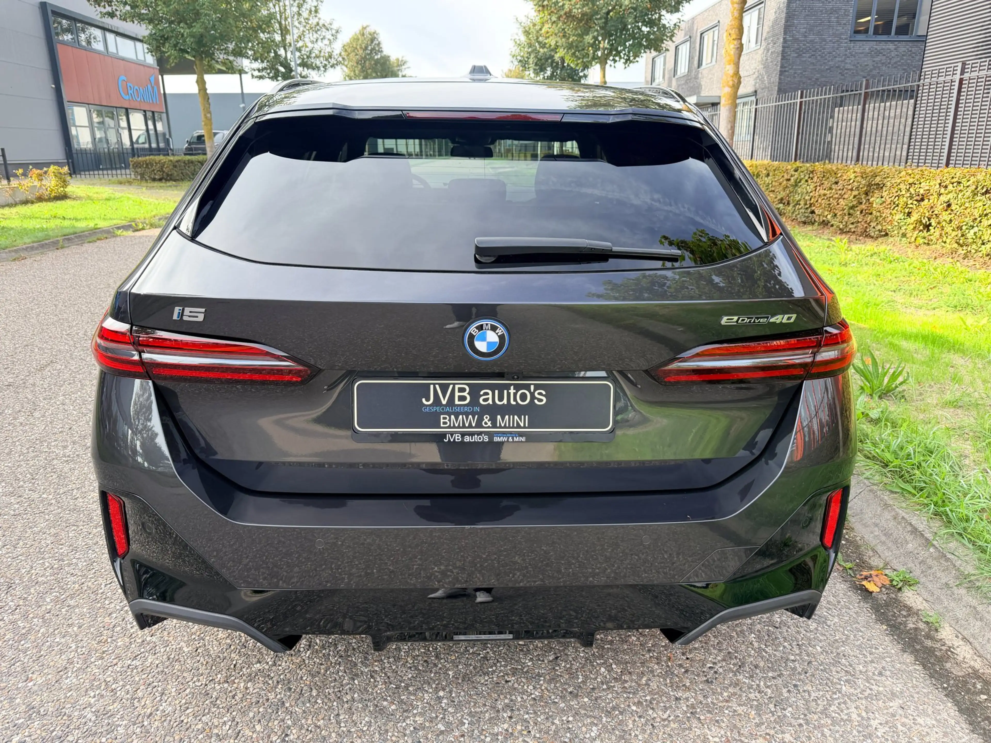 BMW i5 Touring EDrive40 M-Sport PRO, B&W, panorama, trekh — photo 28