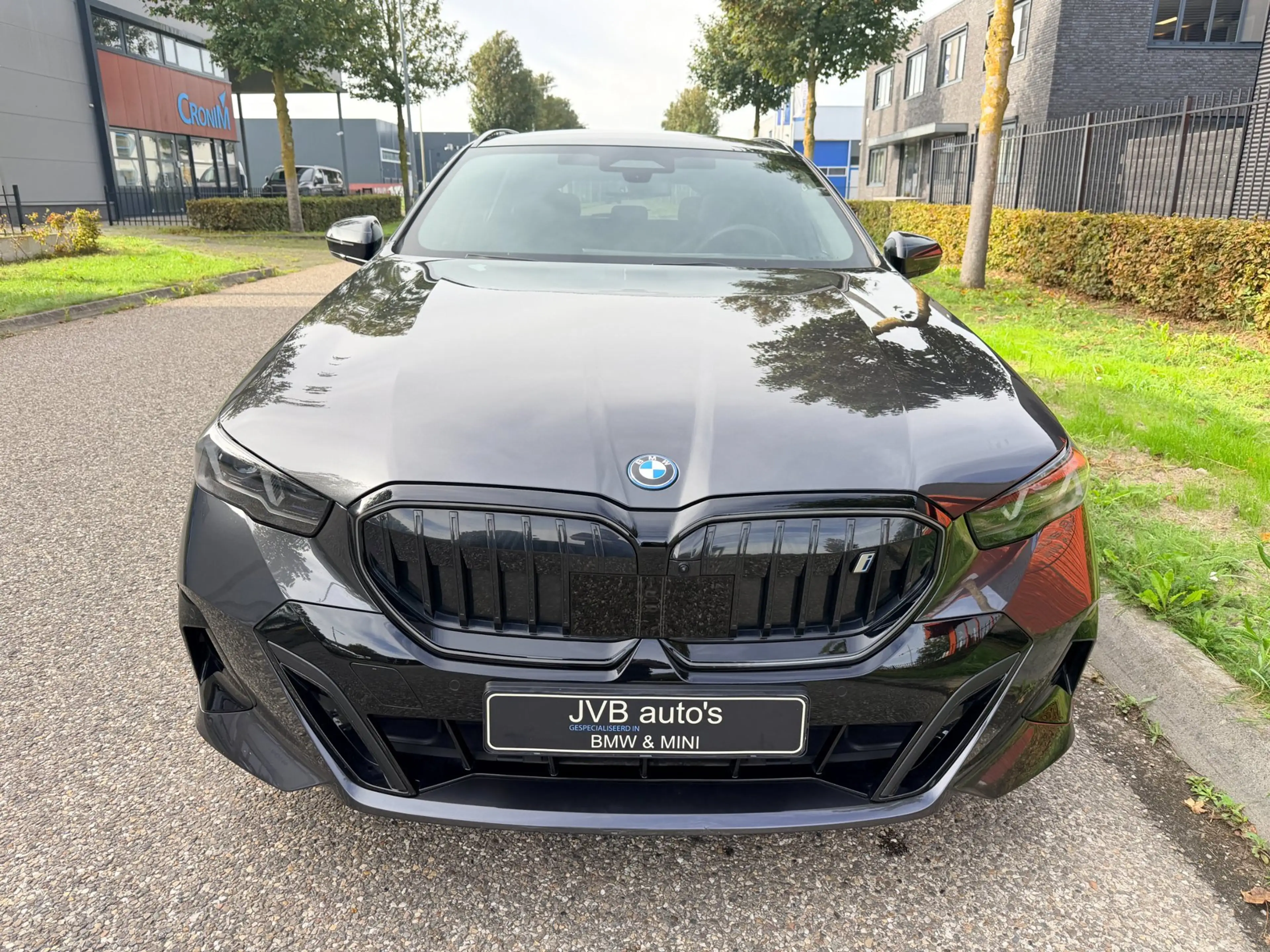 BMW i5 Touring EDrive40 M-Sport PRO, B&W, panorama, trekh — photo 33