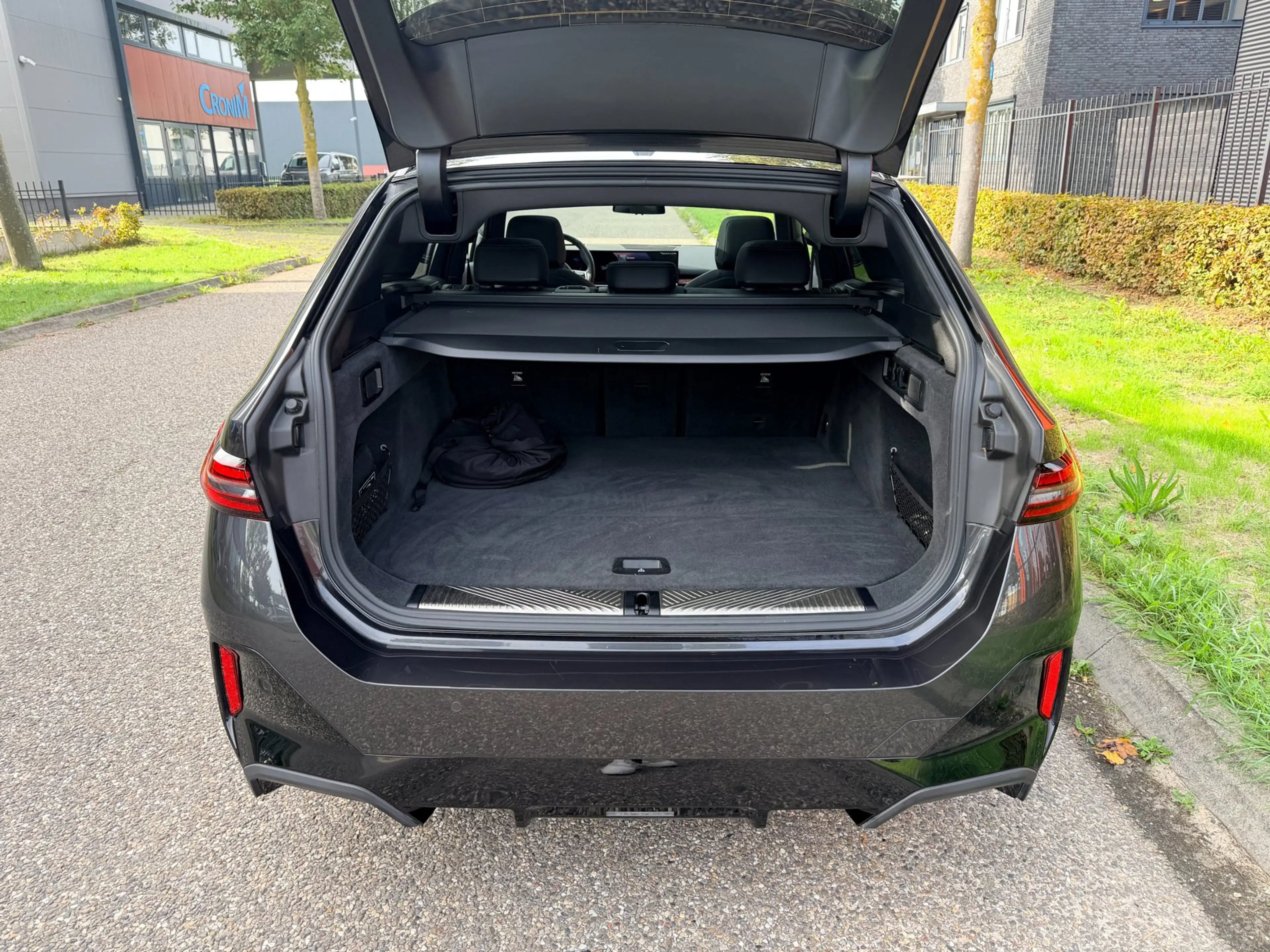 BMW i5 Touring EDrive40 M-Sport PRO, B&W, panorama, trekh — photo 29