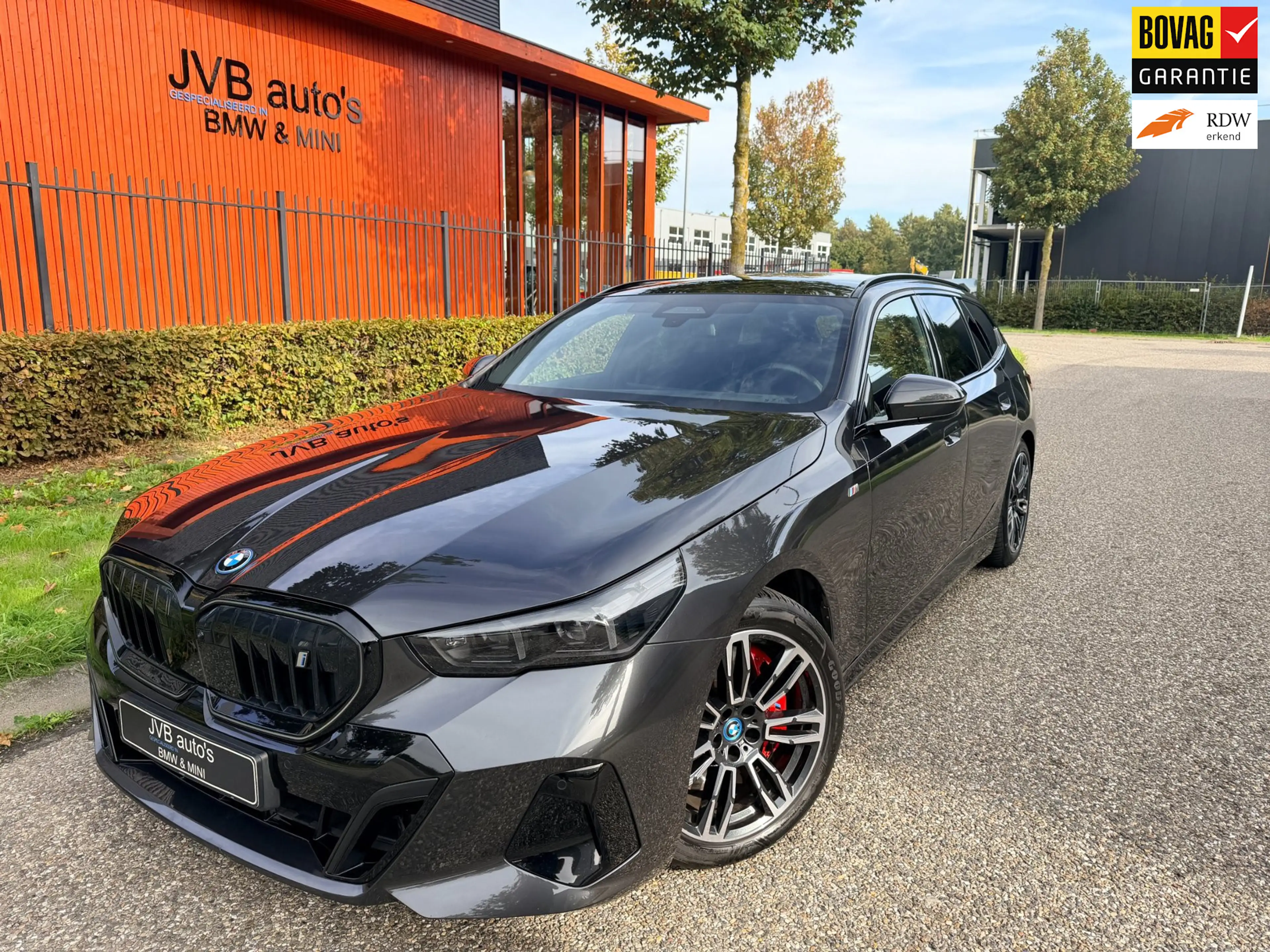 BMW i5 Touring EDrive40 M-Sport PRO, B&W, panorama, trekh