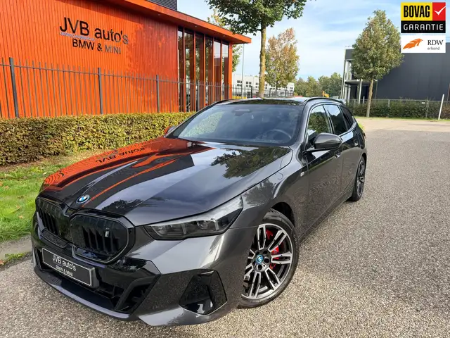 BMW i5 Touring EDrive40 M-Sport PRO, B&W, panorama, trekh