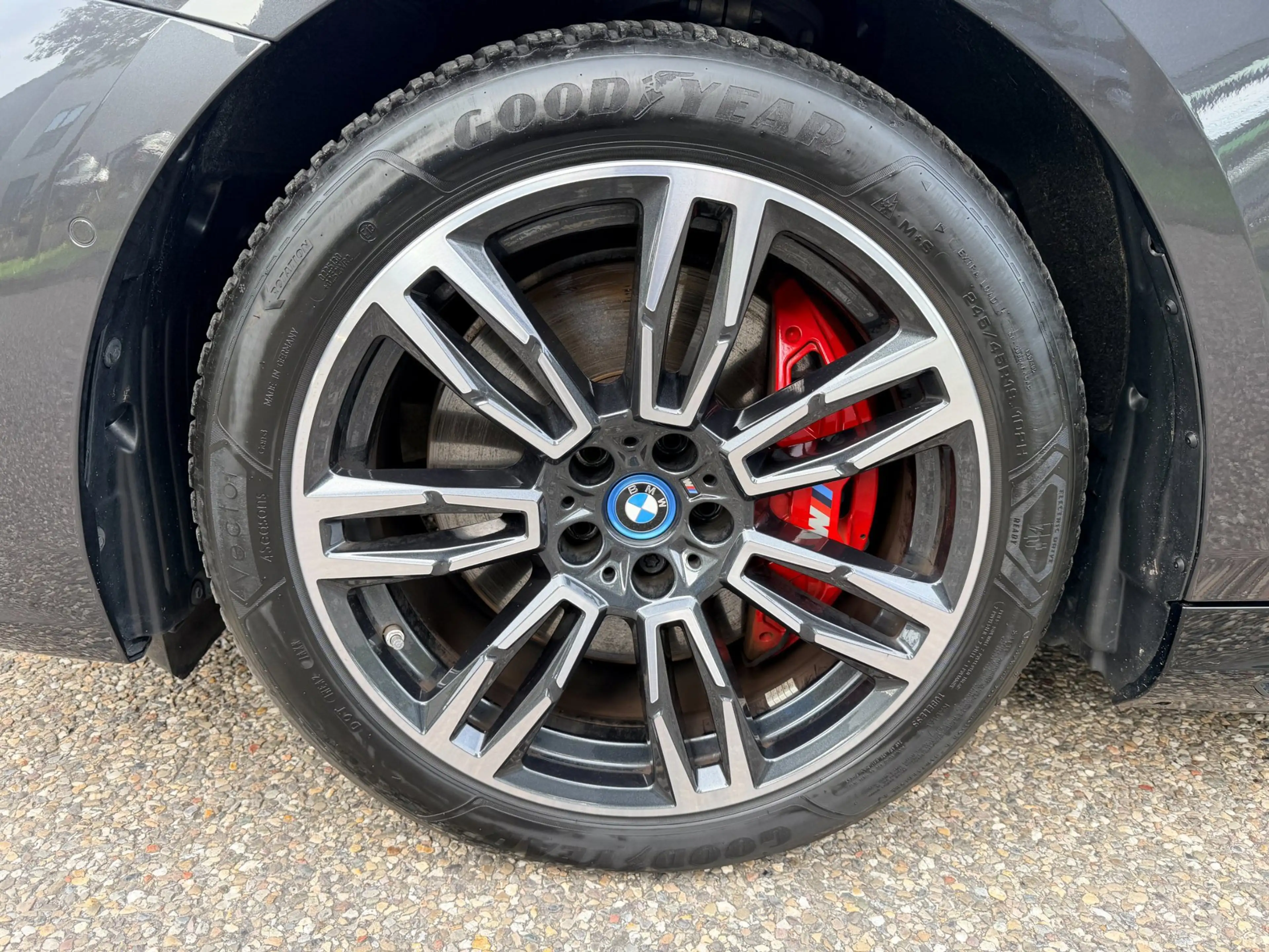 BMW i5 Touring EDrive40 M-Sport PRO, B&W, panorama, trekh — photo 24