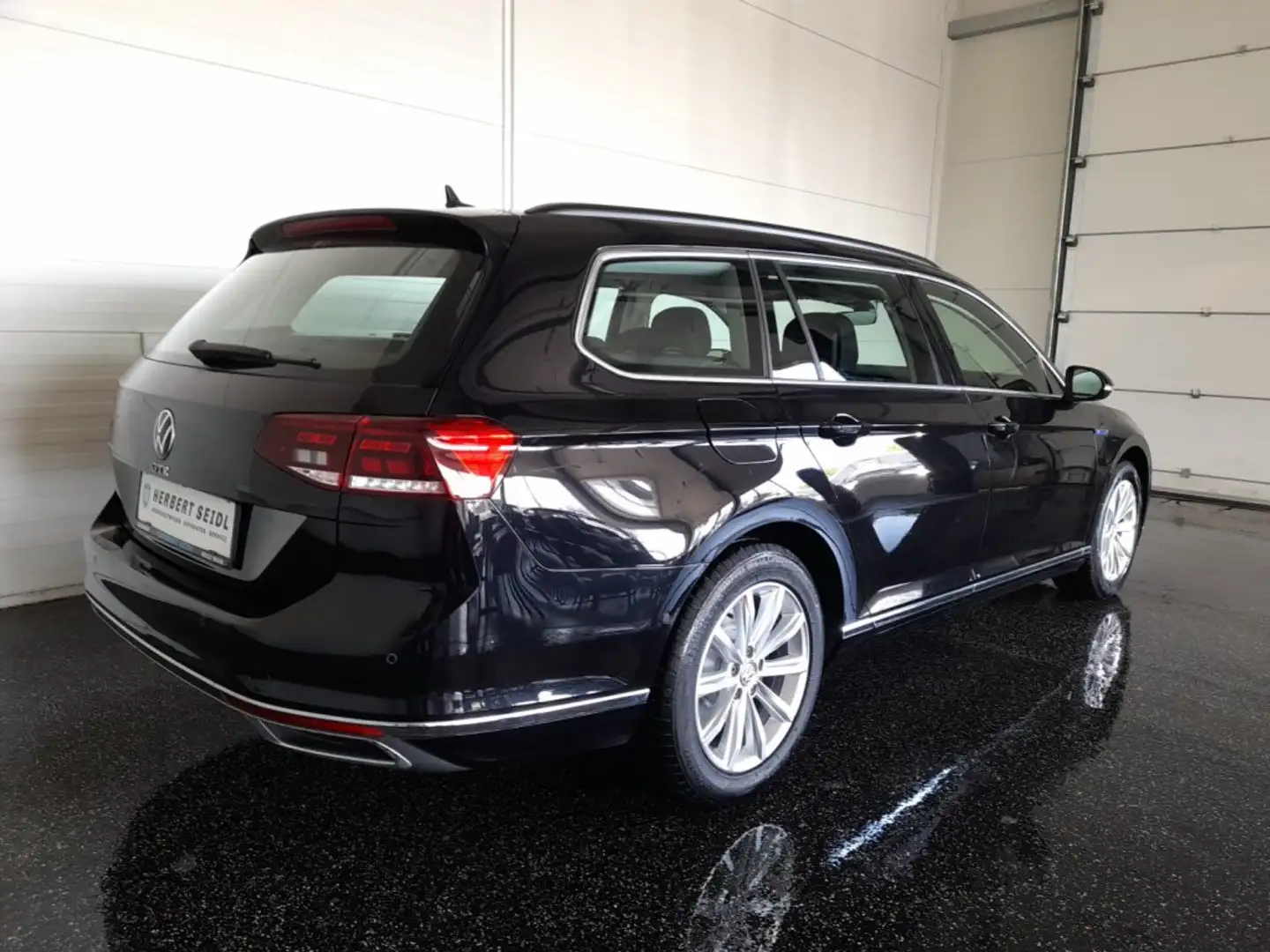 Volkswagen Passat Variant GTE PHEV DSG *17 ZOLL / LED / NAVI / ACC / KAMERA / SPORT MASSAGESITZ / E-KLAPPE* Schwarz - 2