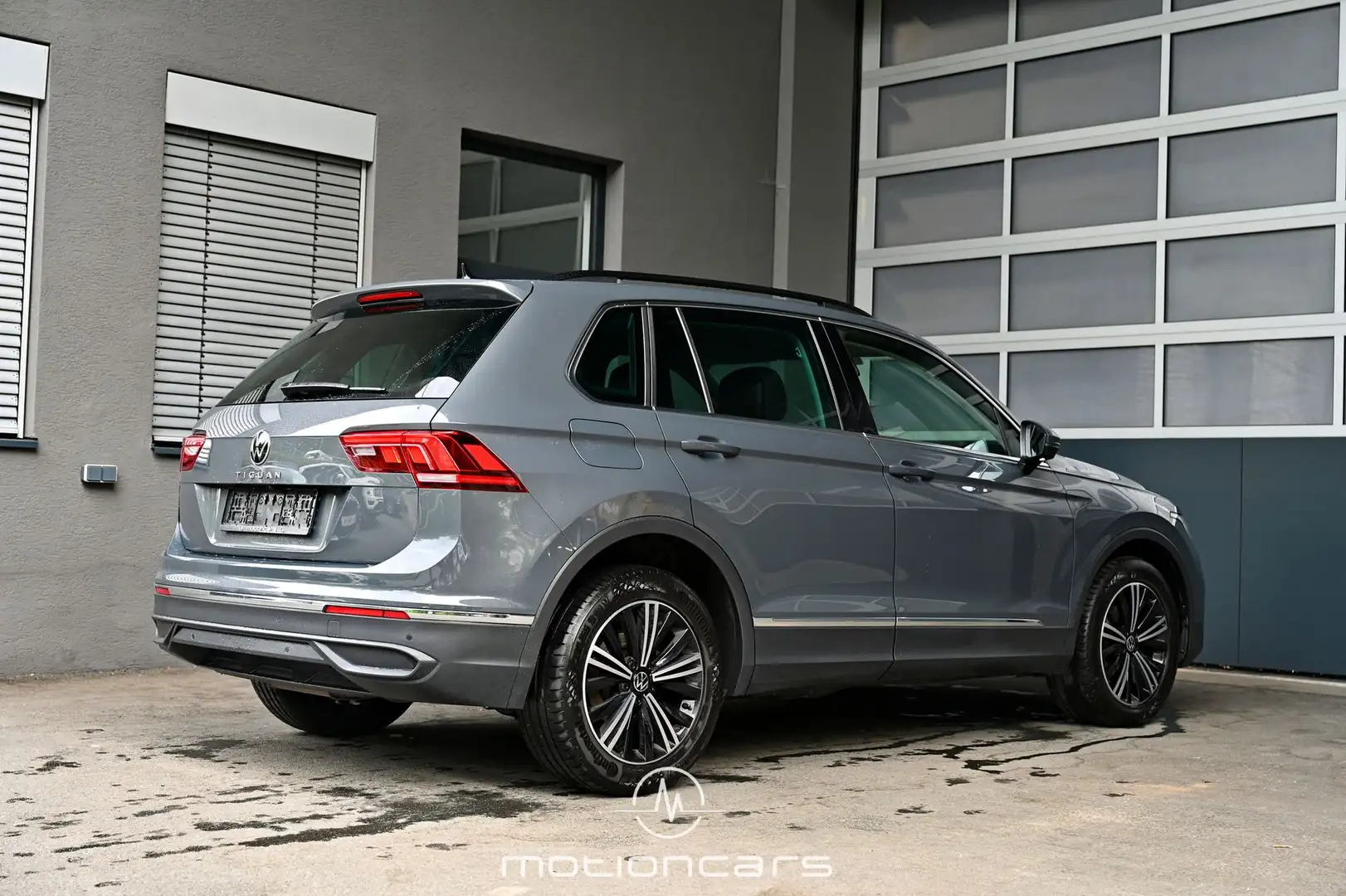 Volkswagen Tiguan 2.0 TDI BMT Life Pickerl NEU Grau - 2