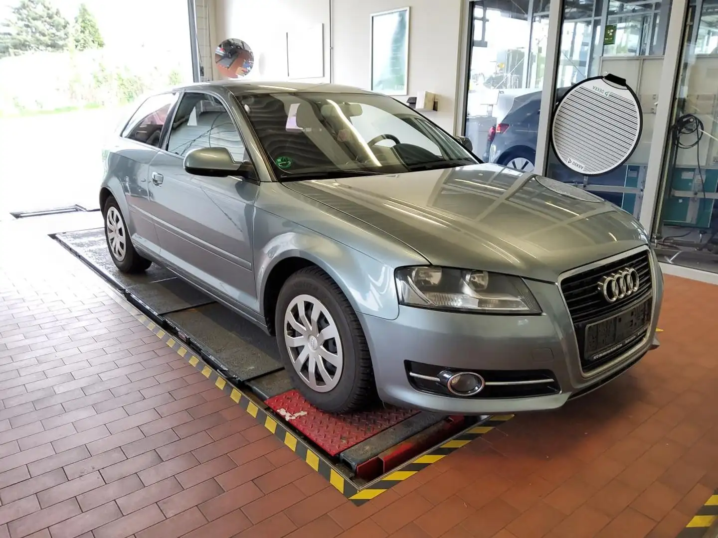 Audi A3 1.6 TDI Attraction/Klima/PDC/Sitzheizung/Tempomat Šedá - 1