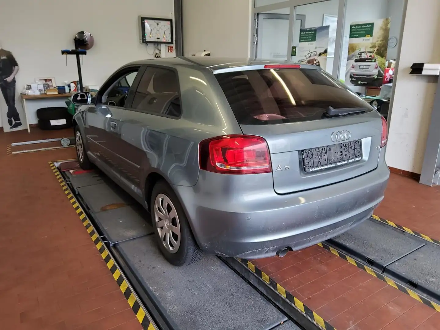 Audi A3 1.6 TDI Attraction/Klima/PDC/Sitzheizung/Tempomat Šedá - 2