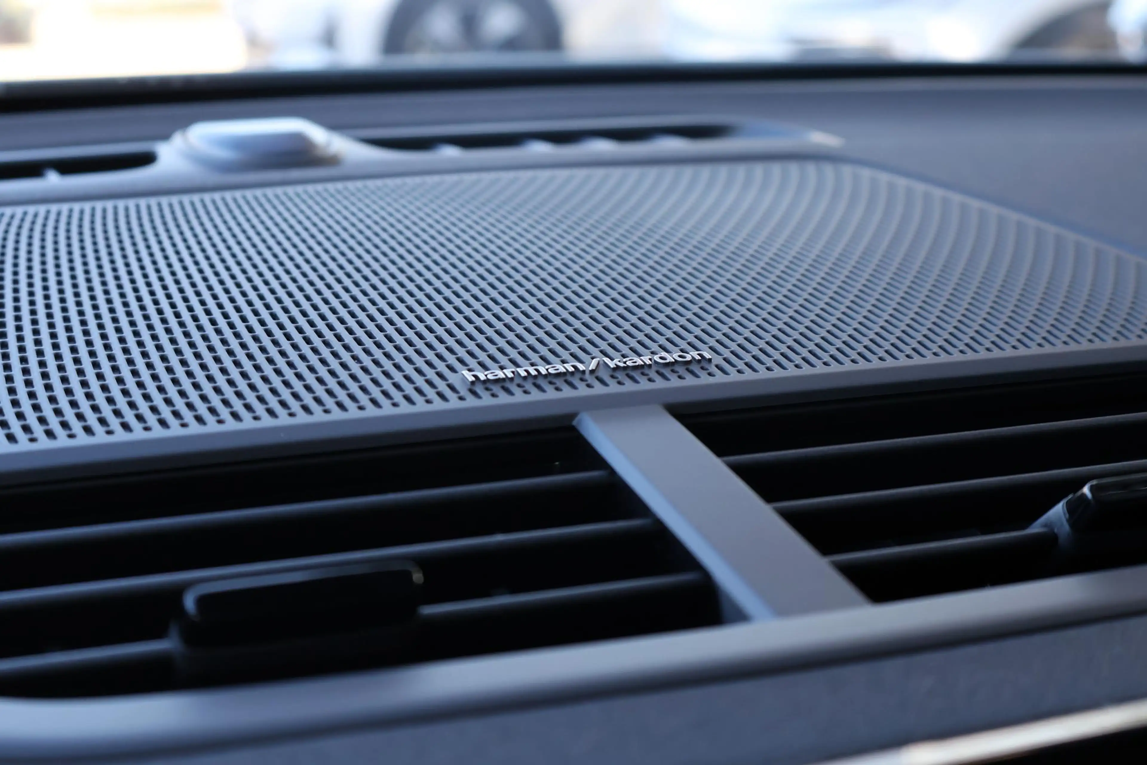 Polestar 2 Long Range Single Motor Prime 82 kWh Harman/KArdon — photo 9