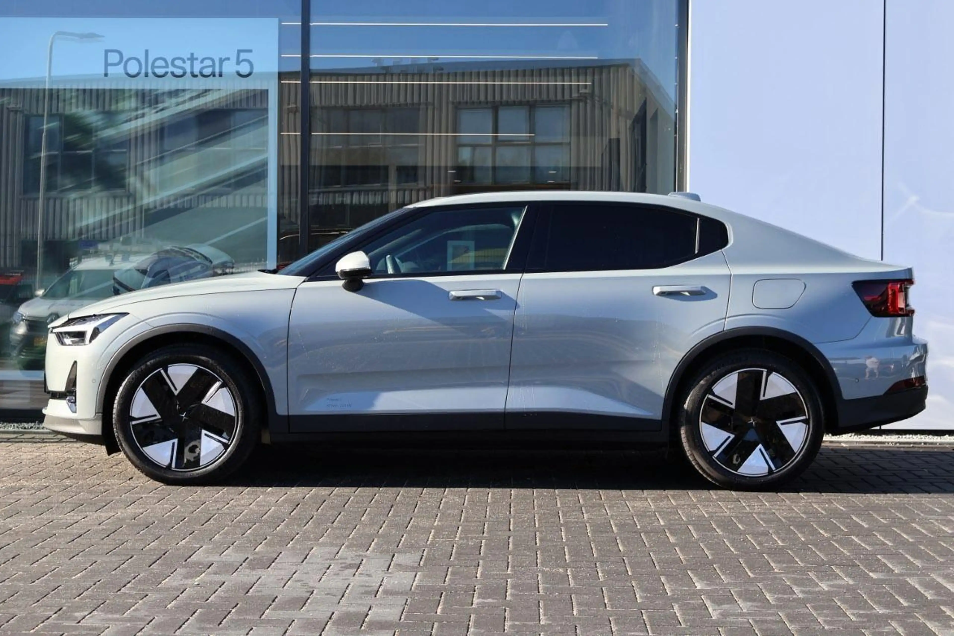 Polestar 2 Long Range Single Motor Prime 82 kWh Harman/KArdon — photo 3