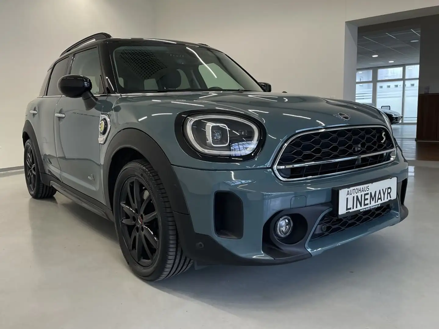 MINI Cooper SE Countryman ALL4 Classic Trim Grün - 2