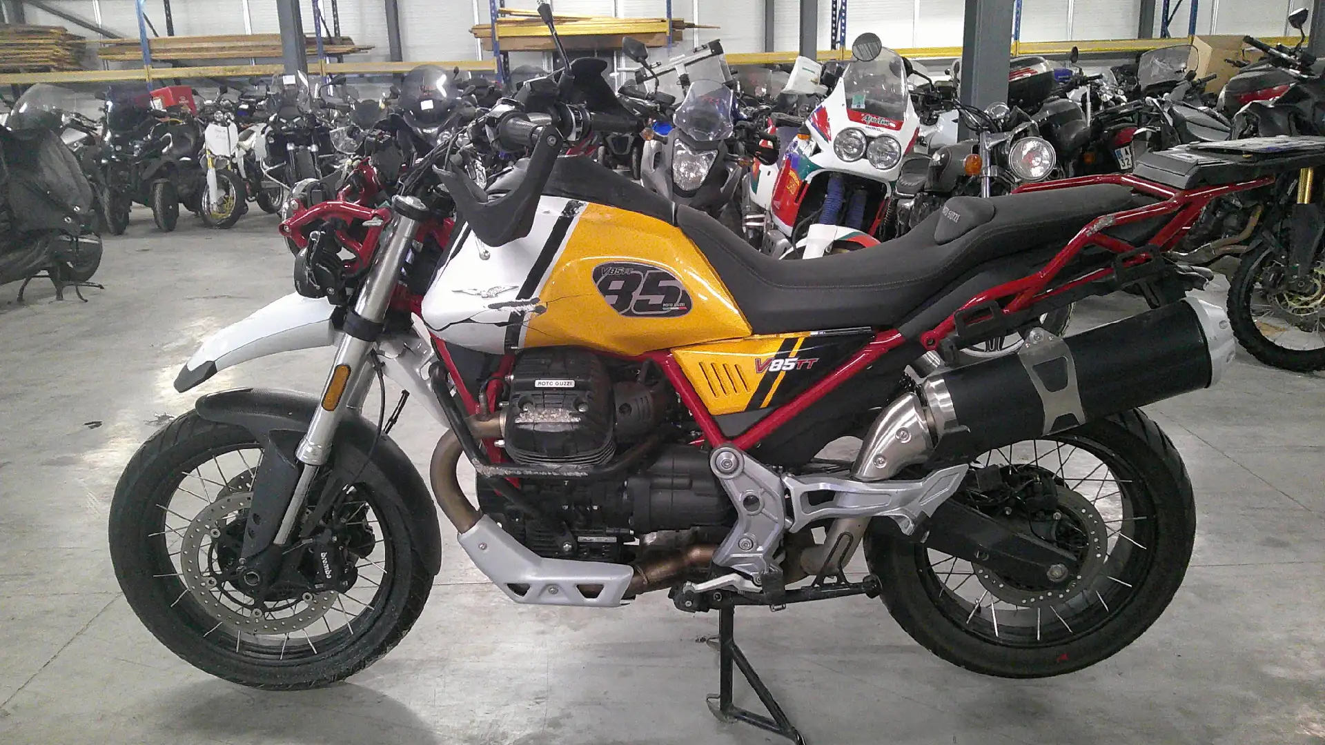 Moto Guzzi V 85 TT - 1