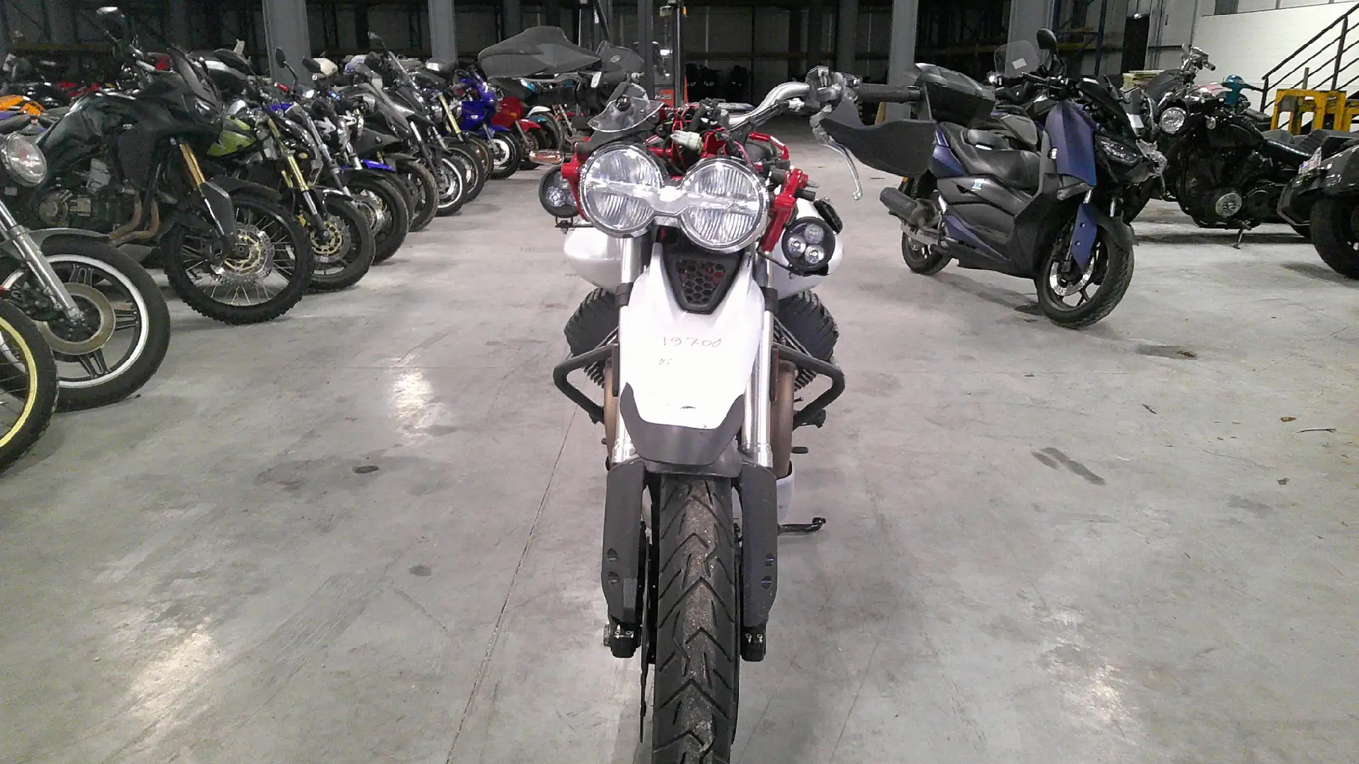 Moto Guzzi V 85 TT - 2