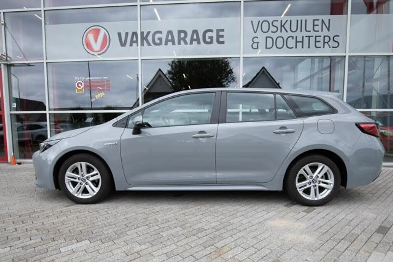 Toyota Corolla Touring Sports 1.8 Hybrid Active Carplay | Camera Grijs - 2