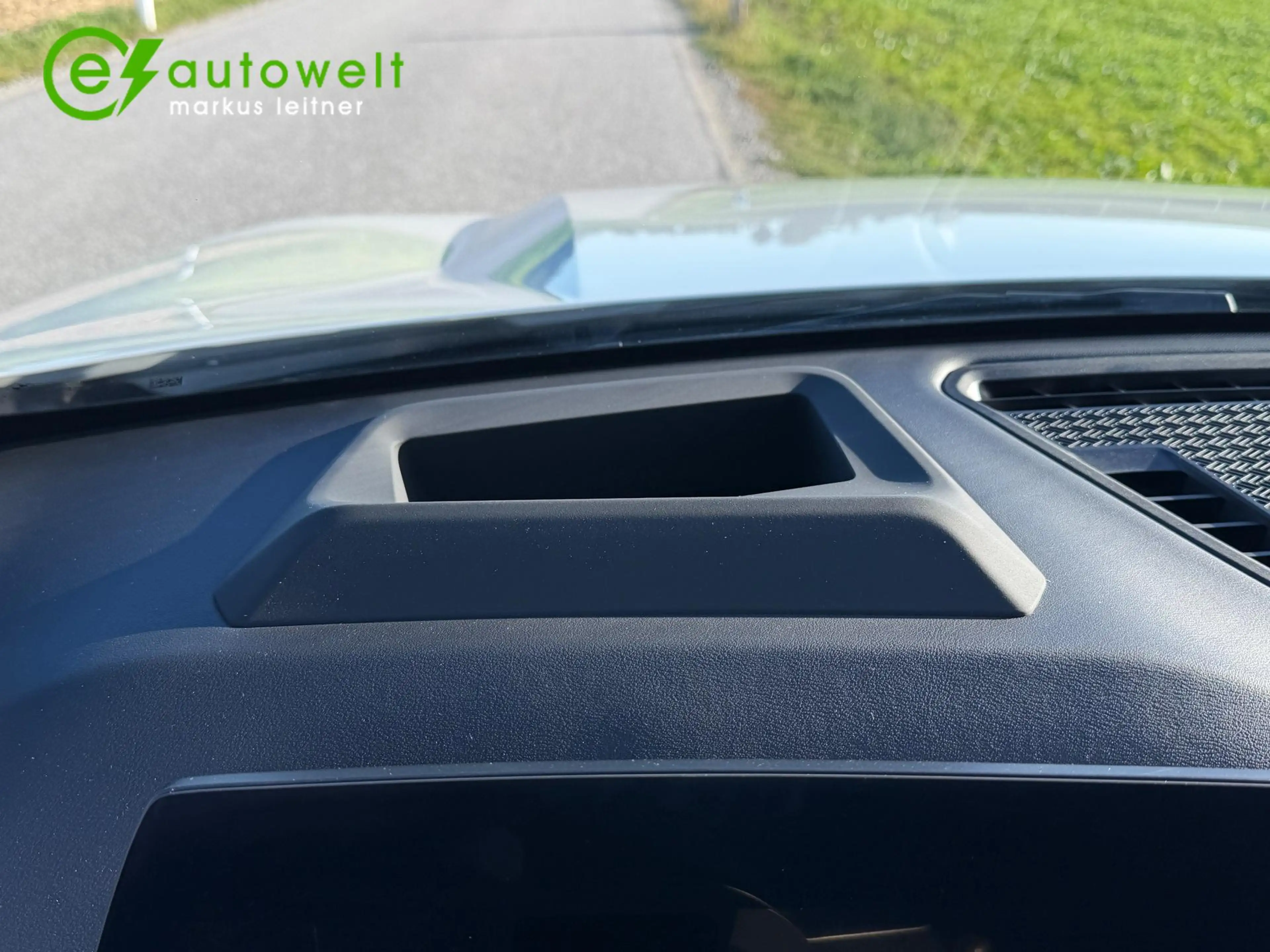BMW iX1 xDrive30 M Sport 65kWh DA Prof AHK HeadUp Keyless — photo 14