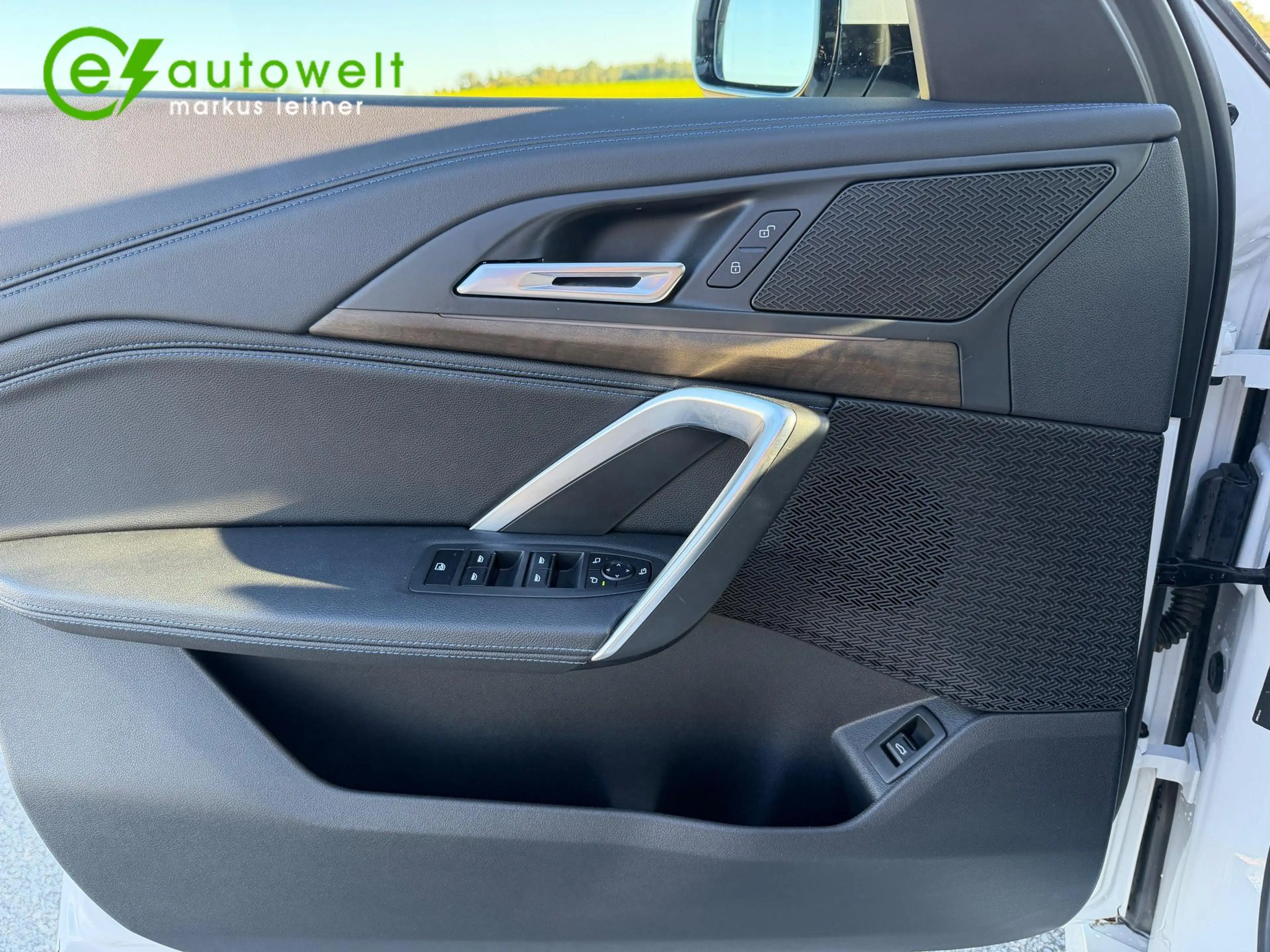 BMW iX1 xDrive30 M Sport 65kWh DA Prof AHK HeadUp Keyless — photo 11