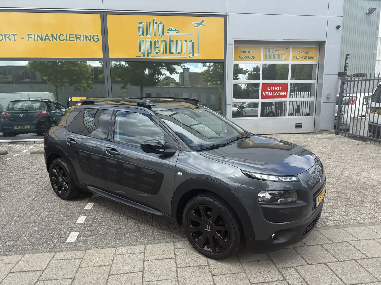 Citroen C4 Cactus 1.2 PureTech Shine * 117.657 Km * Navi * Airco * C Grijs - 2