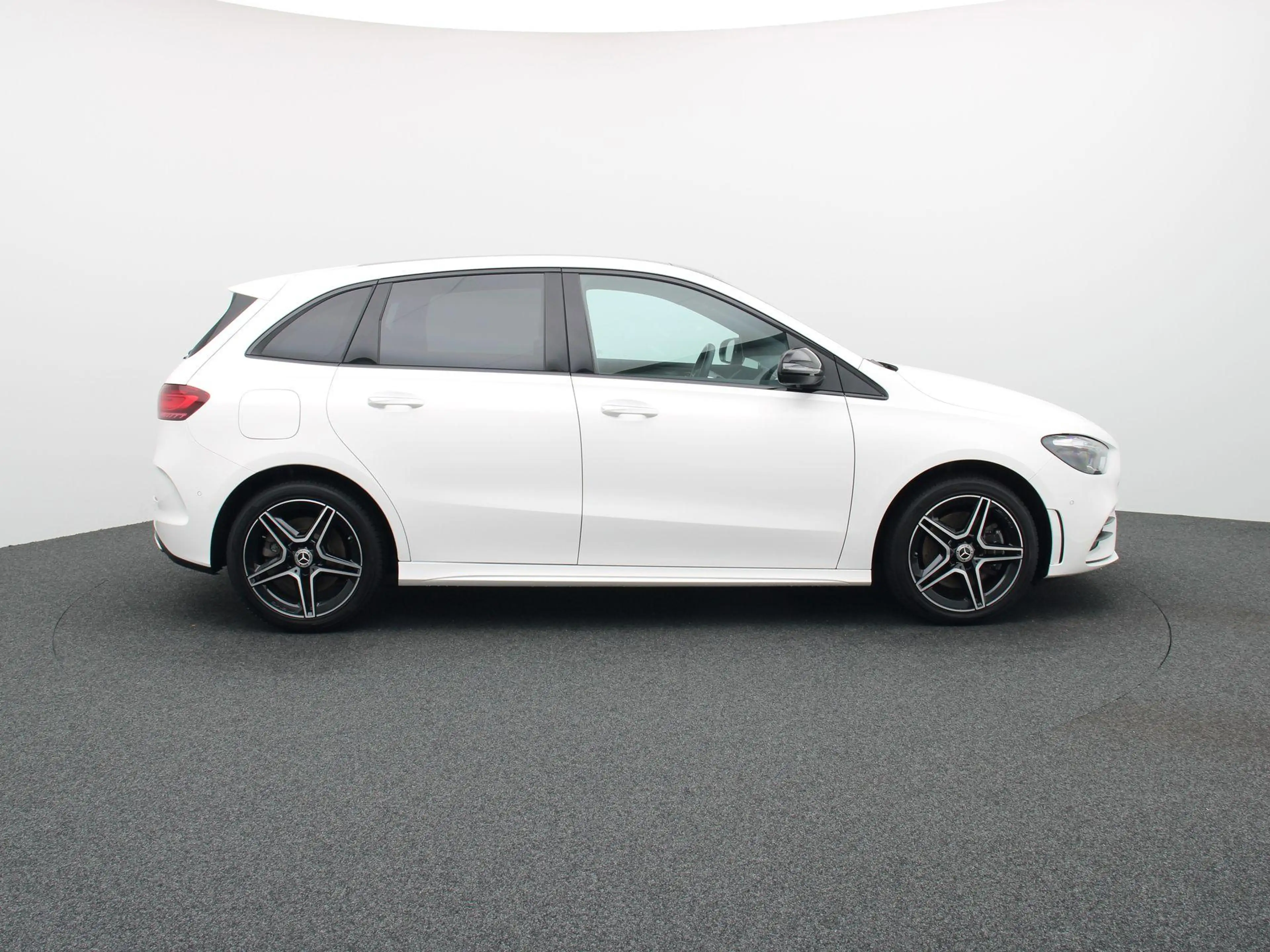 Mercedes-Benz B 250 e AMG Line + MULTIBEAM + PANO DAK + CARPLAY + — photo 6