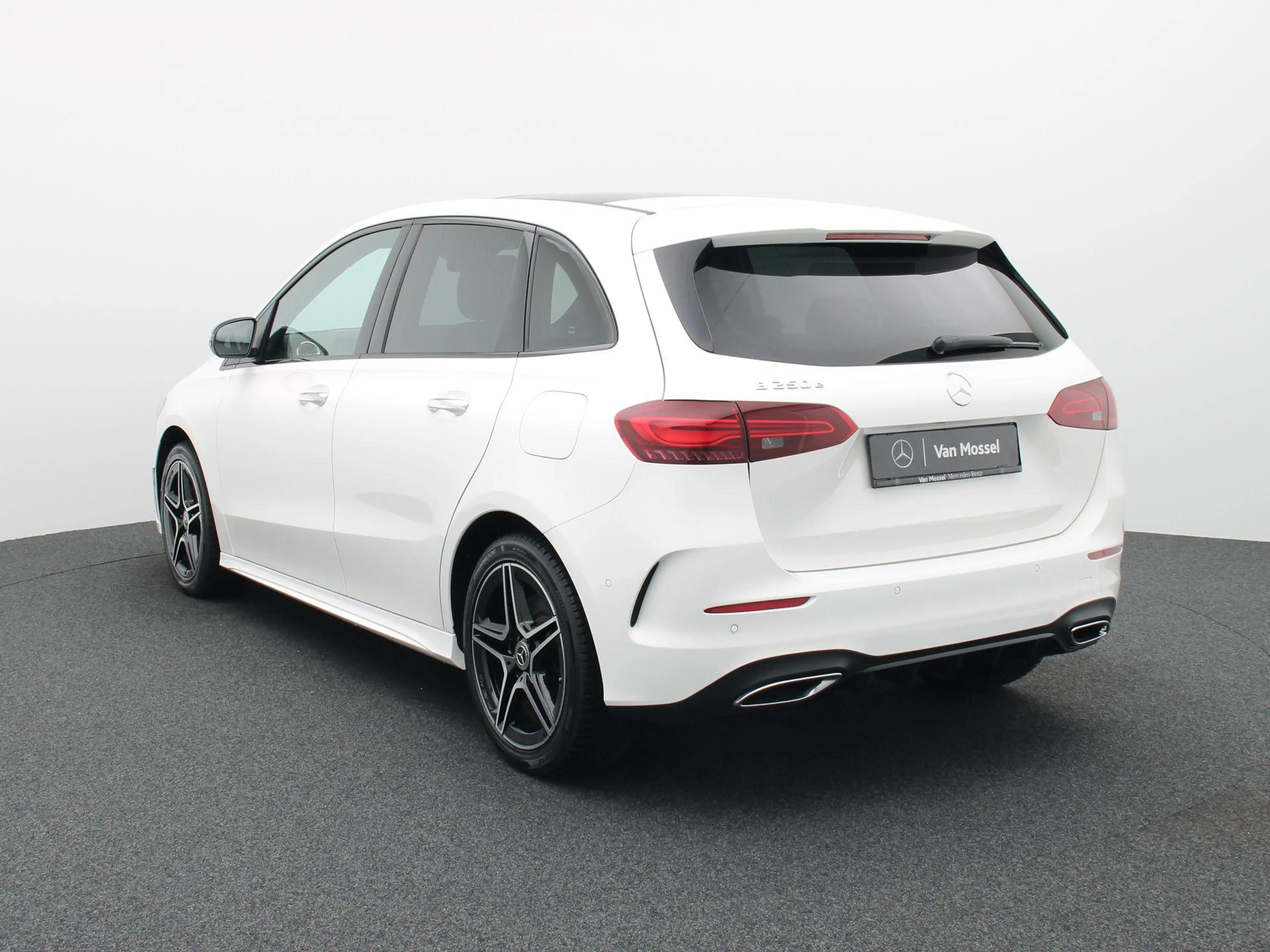 Mercedes-Benz B 250 e AMG Line + MULTIBEAM + PANO DAK + CARPLAY + — photo 2