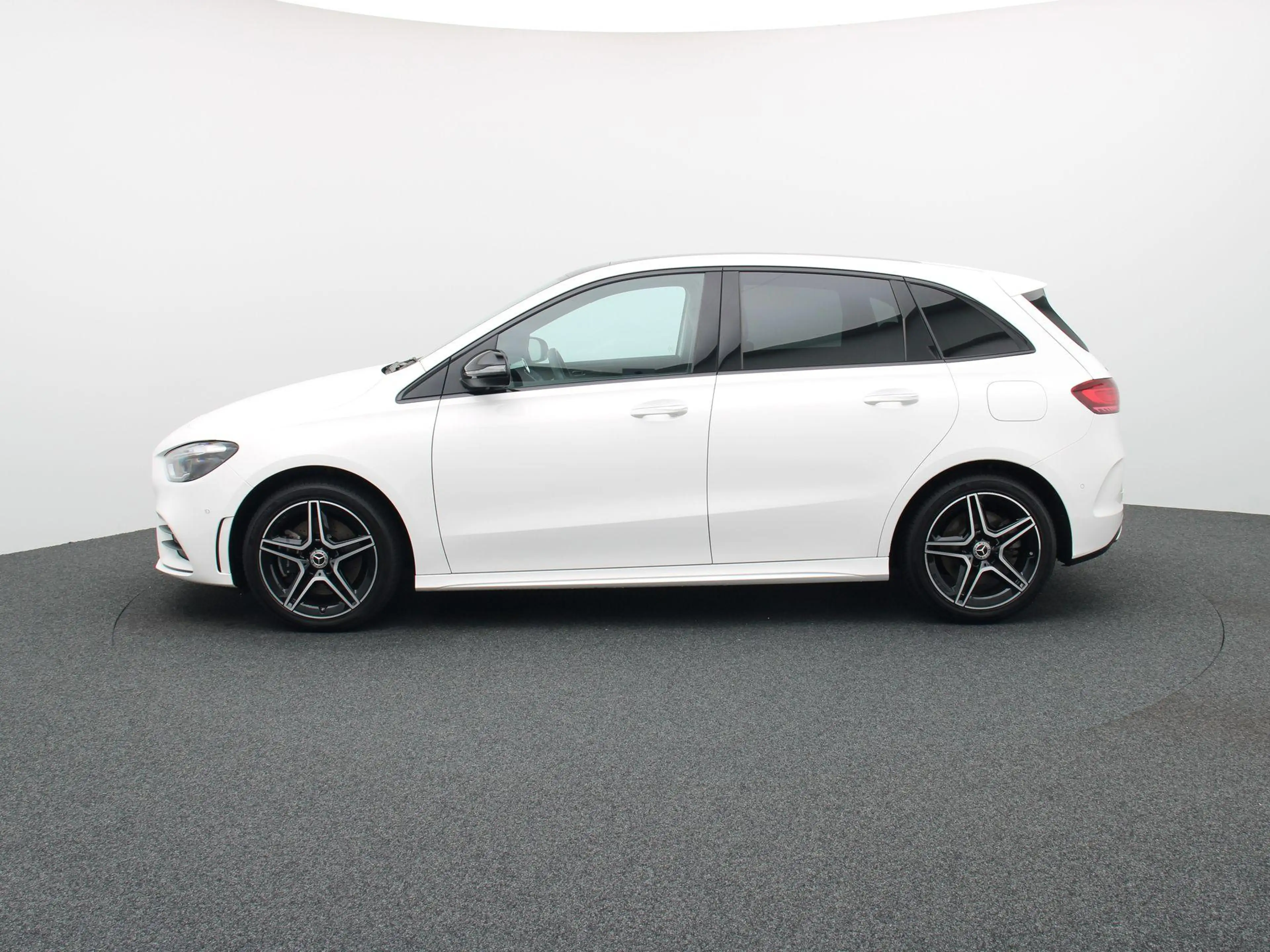 Mercedes-Benz B 250 e AMG Line + MULTIBEAM + PANO DAK + CARPLAY + — photo 4