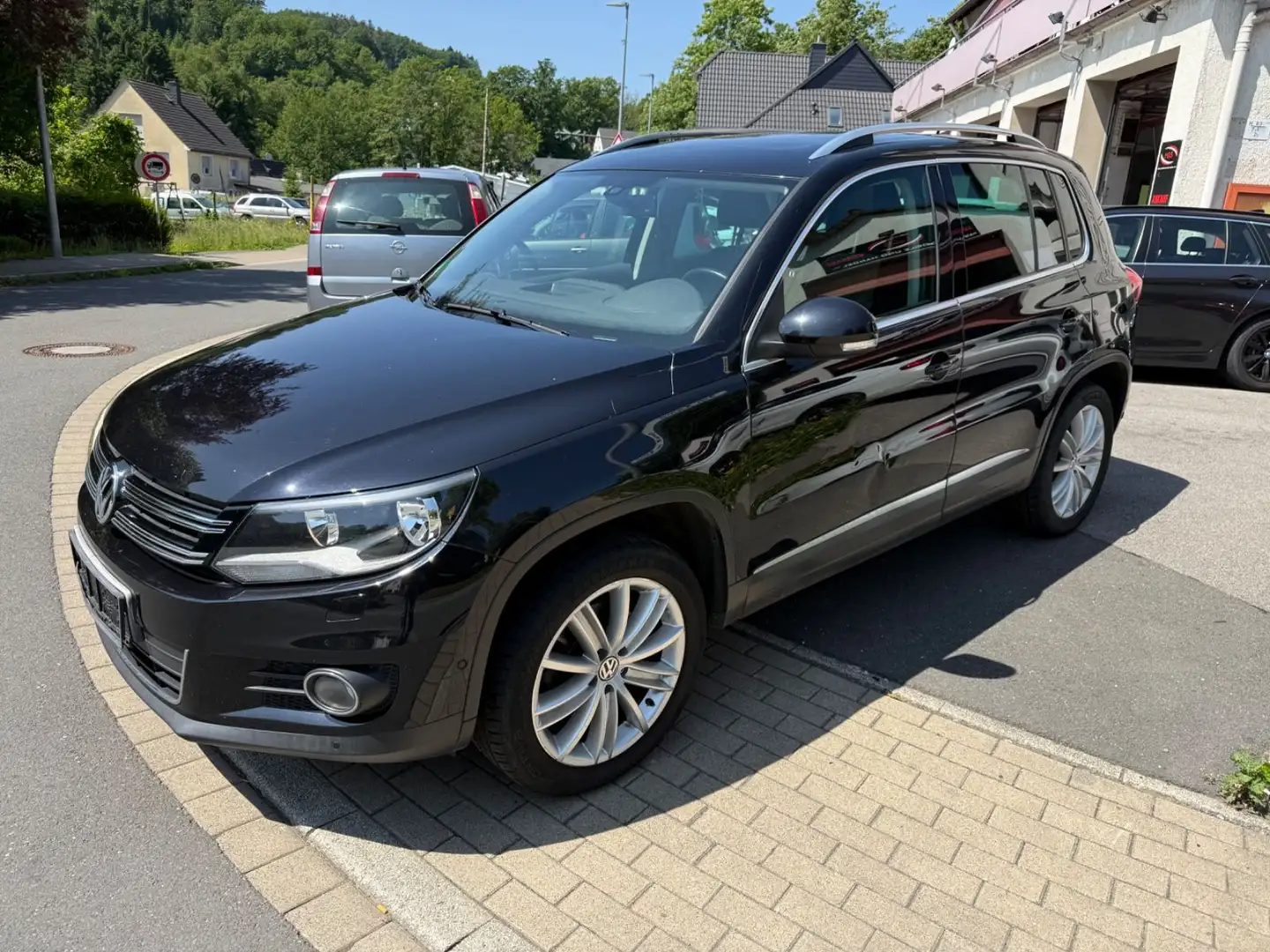 Volkswagen Tiguan Sport & Style 4Motion Pano,SHZ,PDC Schwarz - 1