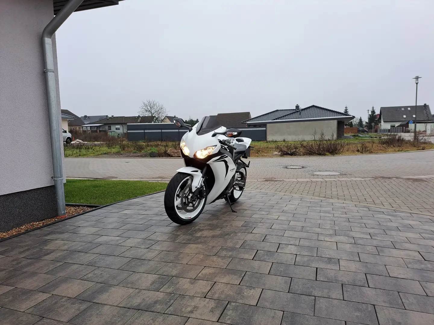 Honda CBR 1000 Bílá - 1