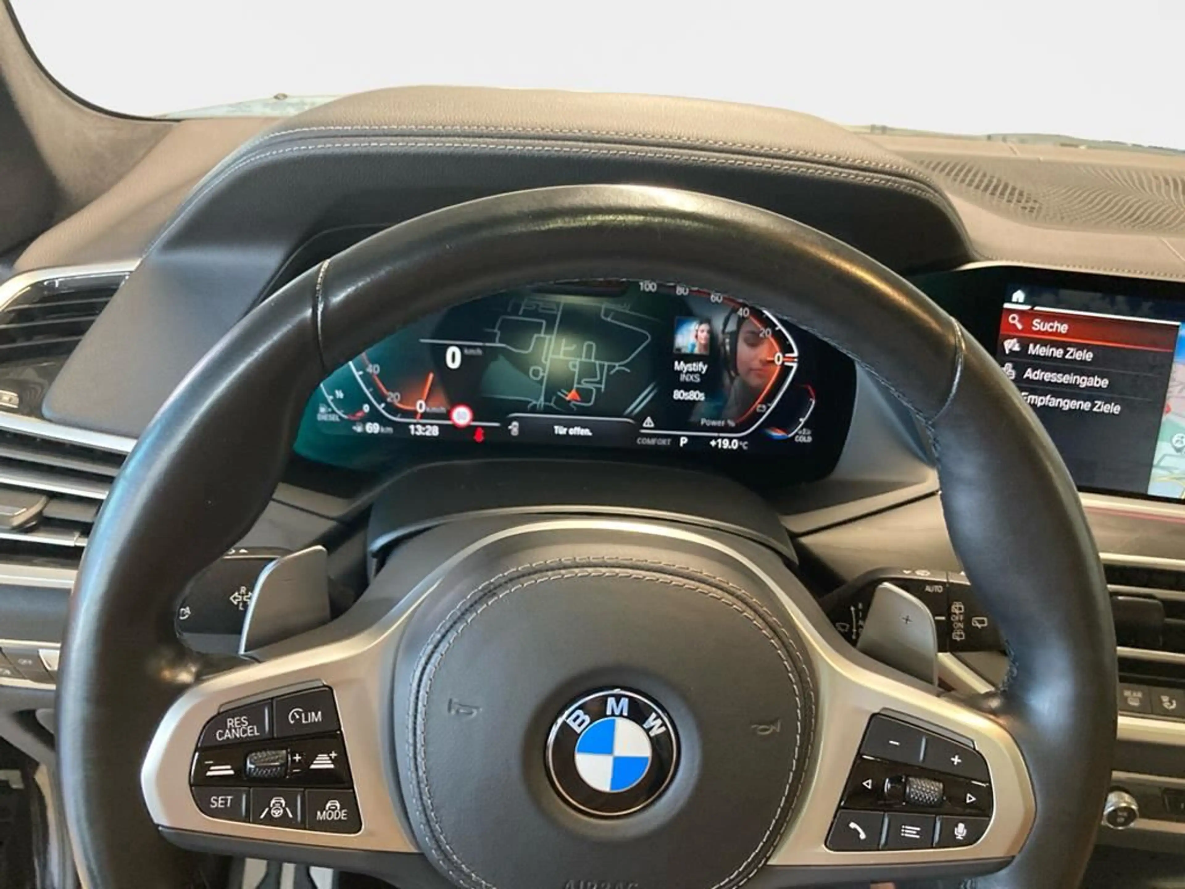 BMW X7 M Sport — photo 13