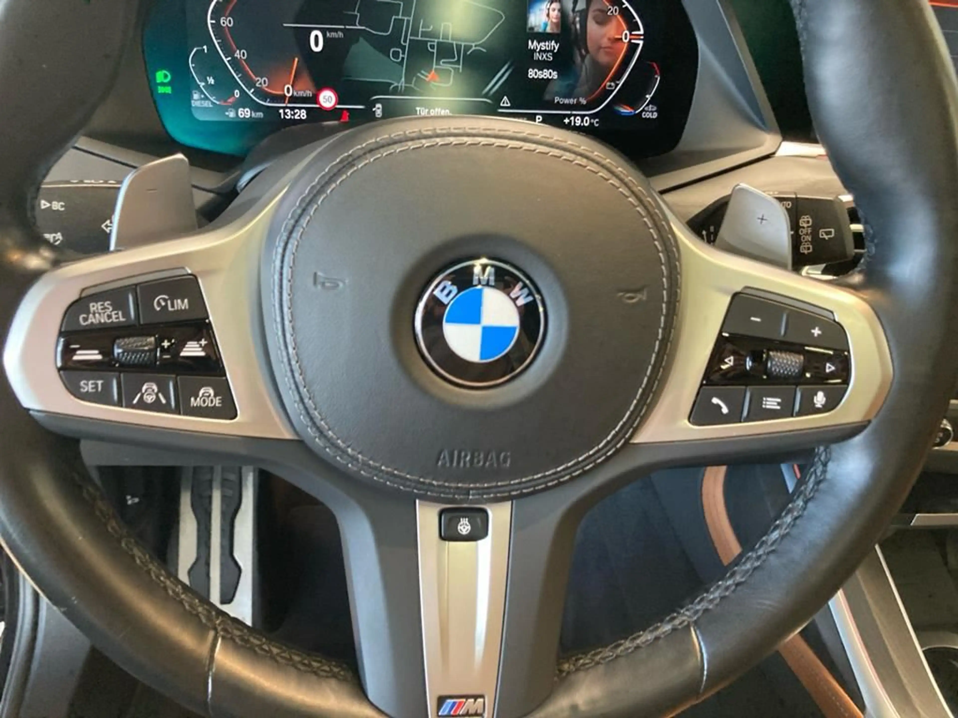 BMW X7 M Sport — photo 9
