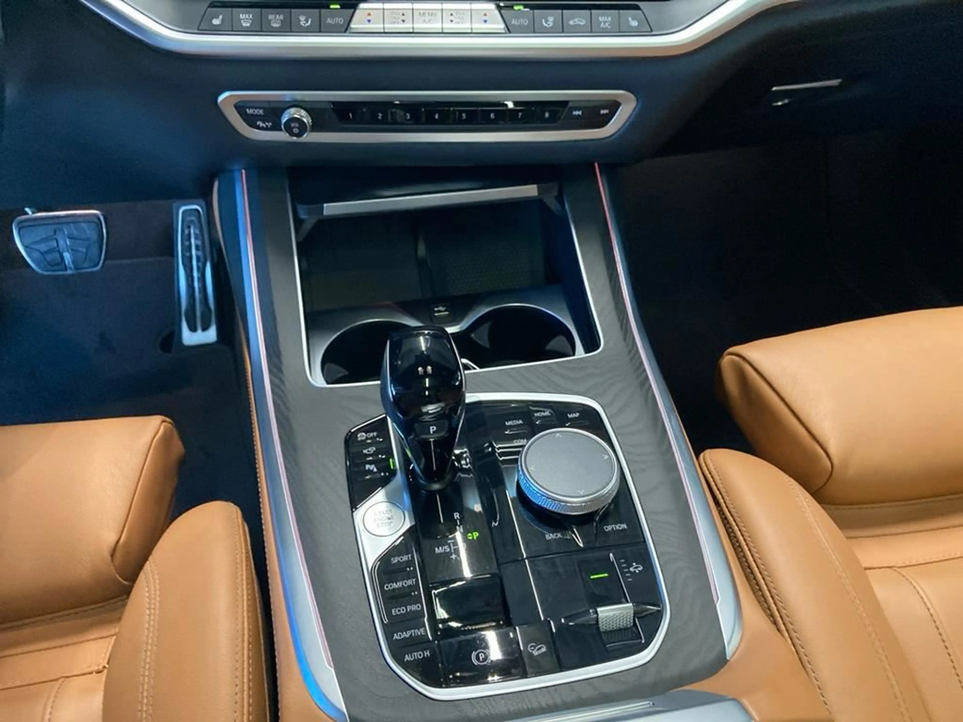 BMW X7 M Sport — photo 11