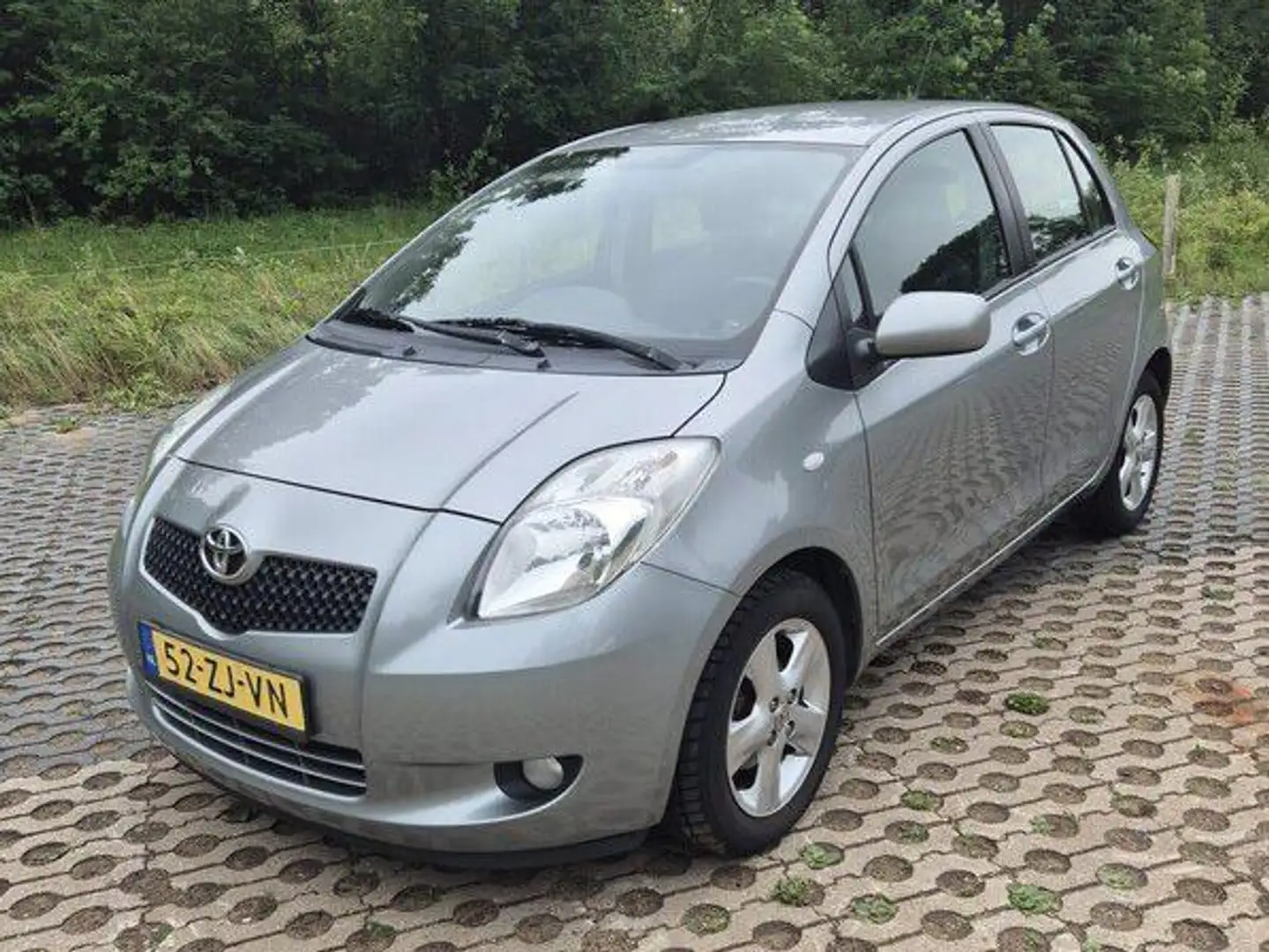 Toyota Yaris Yaris 1.3 VVTi Luna met nieuwe APK Grijs - 1