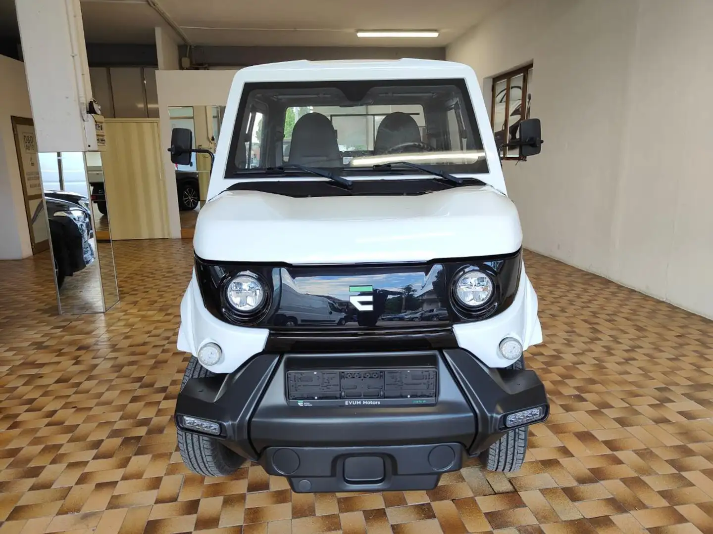 Evum MOTORS 4X4 FULL ELETTRIC XL CHASSIS Weiß - 2