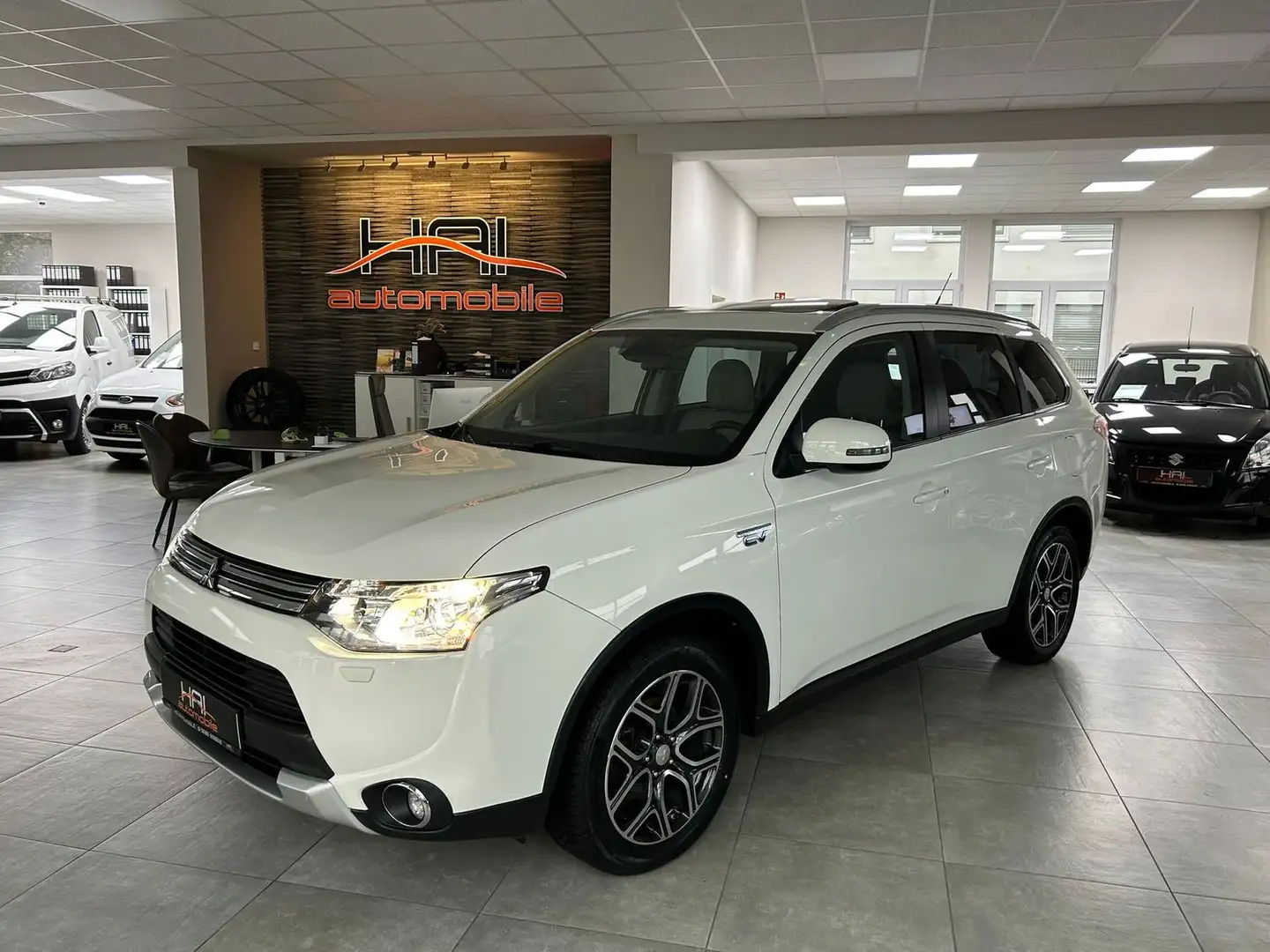 Mitsubishi Outlander Plug-in Hybrid PHEV Top 4WD/Leder/Navi Weiß - 1