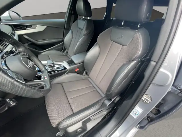 Audi A4 view 11
