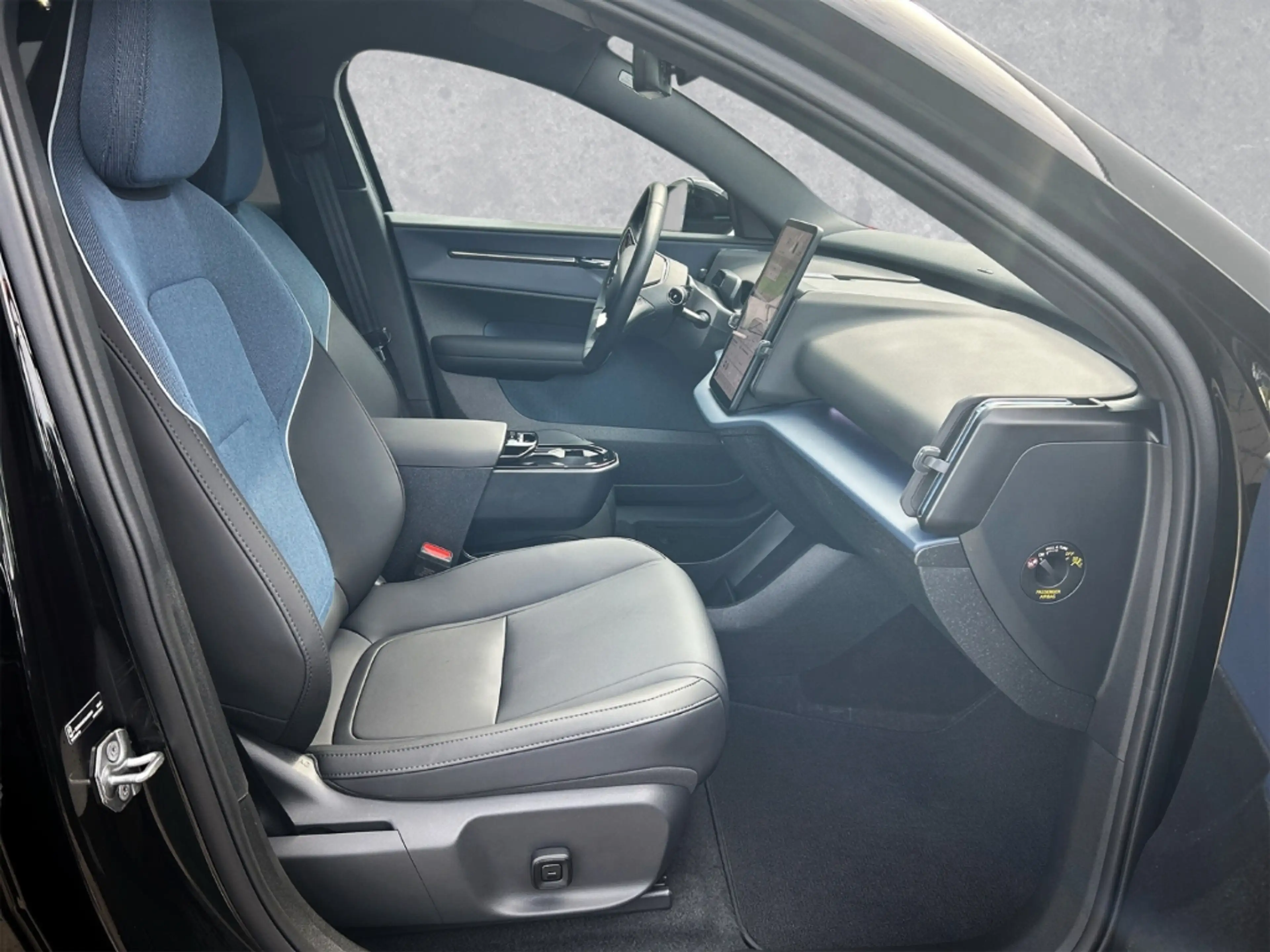 Volvo EX30 Extended Range Plus Sitzhzg./elektr.Sitze — photo 3