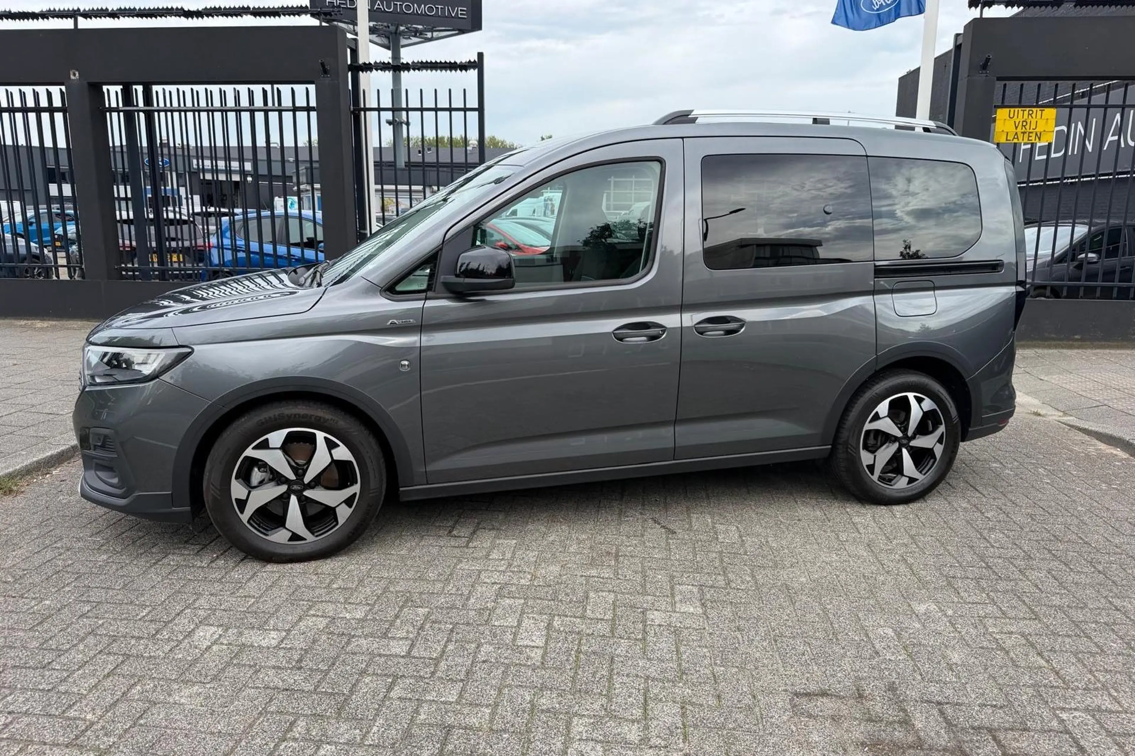 Ford Tourneo Connect Active 1.5 Automaat | 7-Zitplaatsen | Panoramadak — photo 2