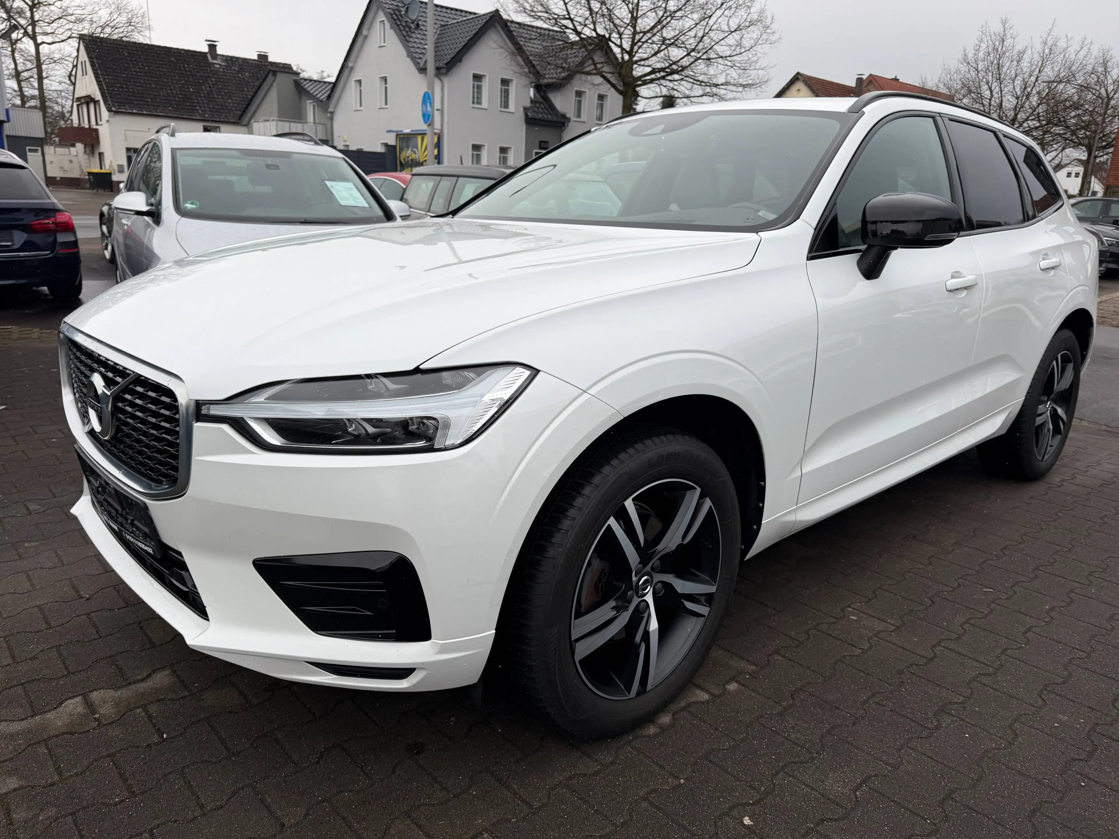 Volvo XC60 R Design 2WD~2 Hand~Navi~Teilleder~LED~Panoramadac