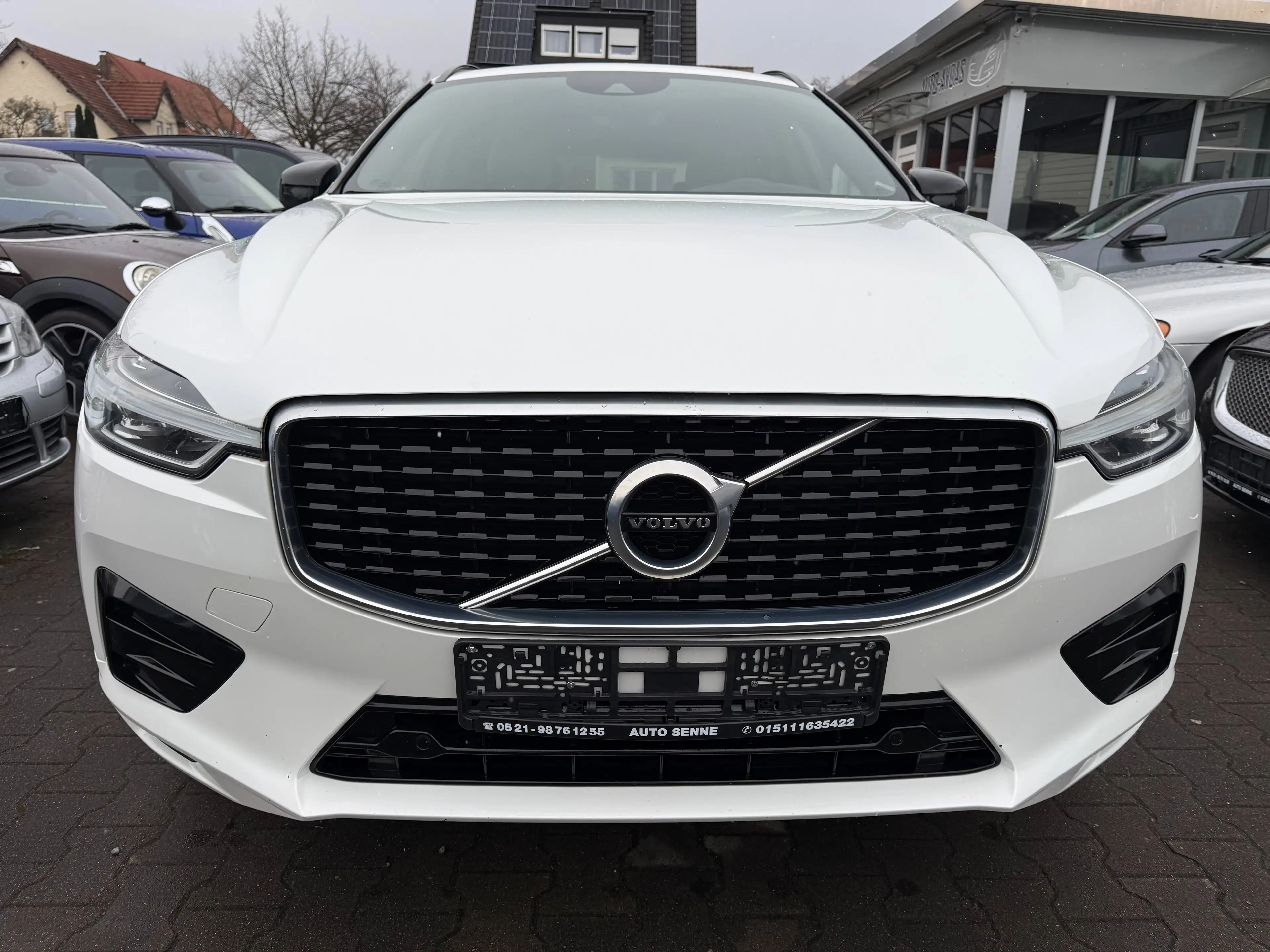 Volvo XC60 R Design 2WD~2 Hand~Navi~Teilleder~LED~Panoramadac — photo 3