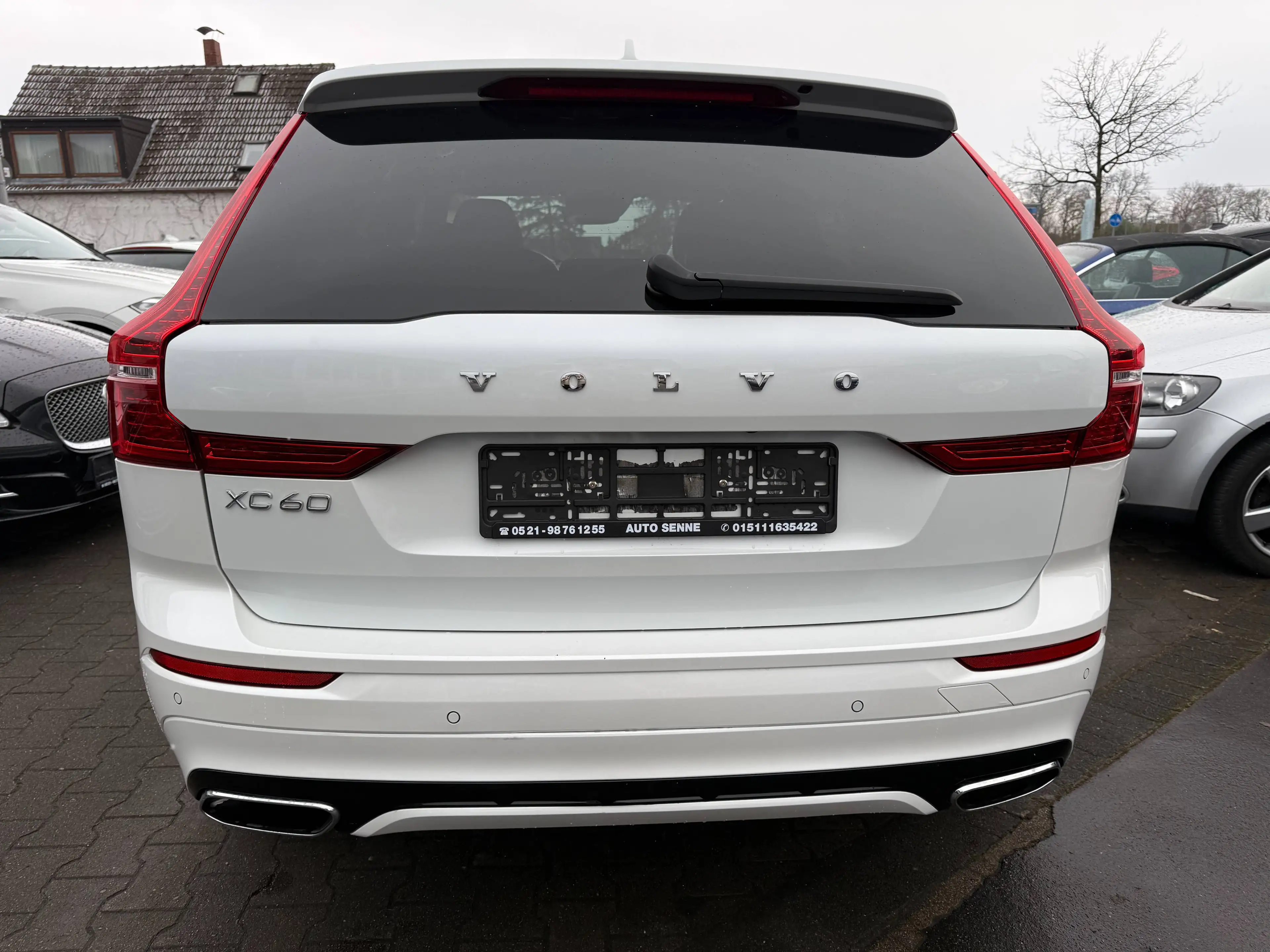 Volvo XC60 R Design 2WD~2 Hand~Navi~Teilleder~LED~Panoramadac — photo 6