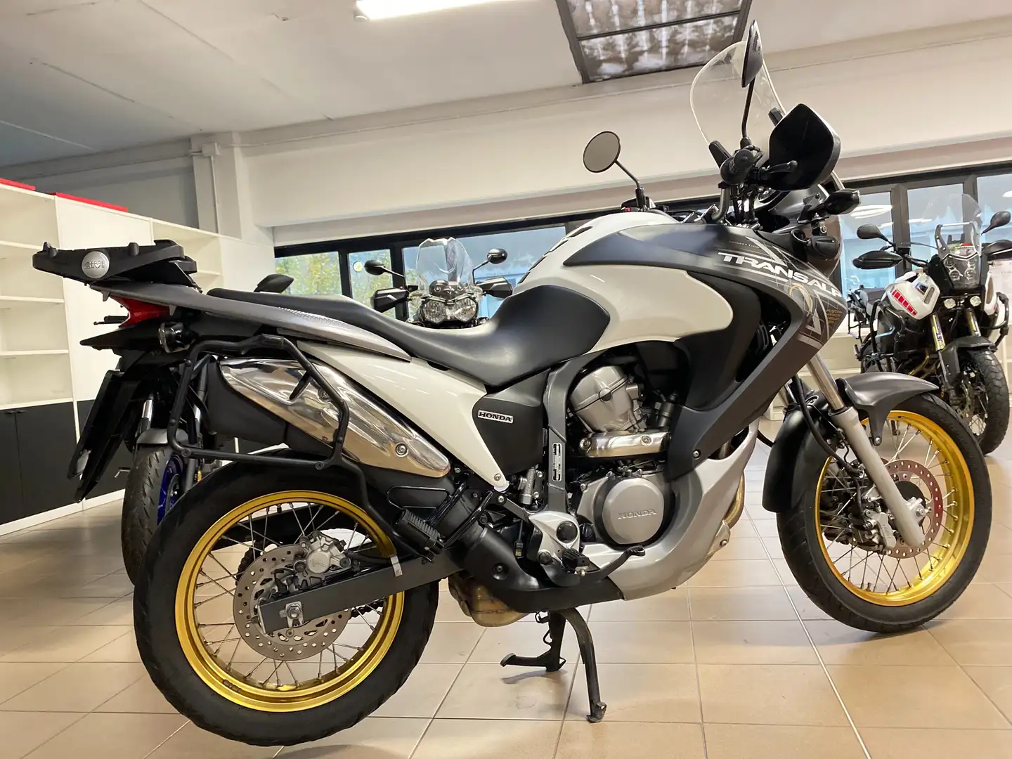 Honda Transalp XL 700 V ABS Bianco - 2