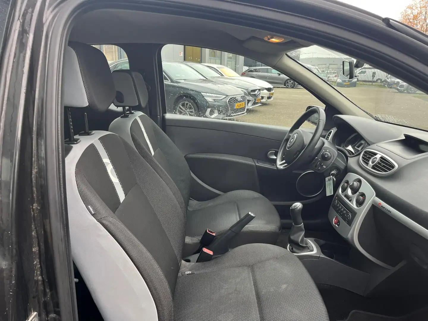 Renault Clio 1.2 TCE Special Rip Curl (Airco, Trekhaak, Inruilk Noir - 2