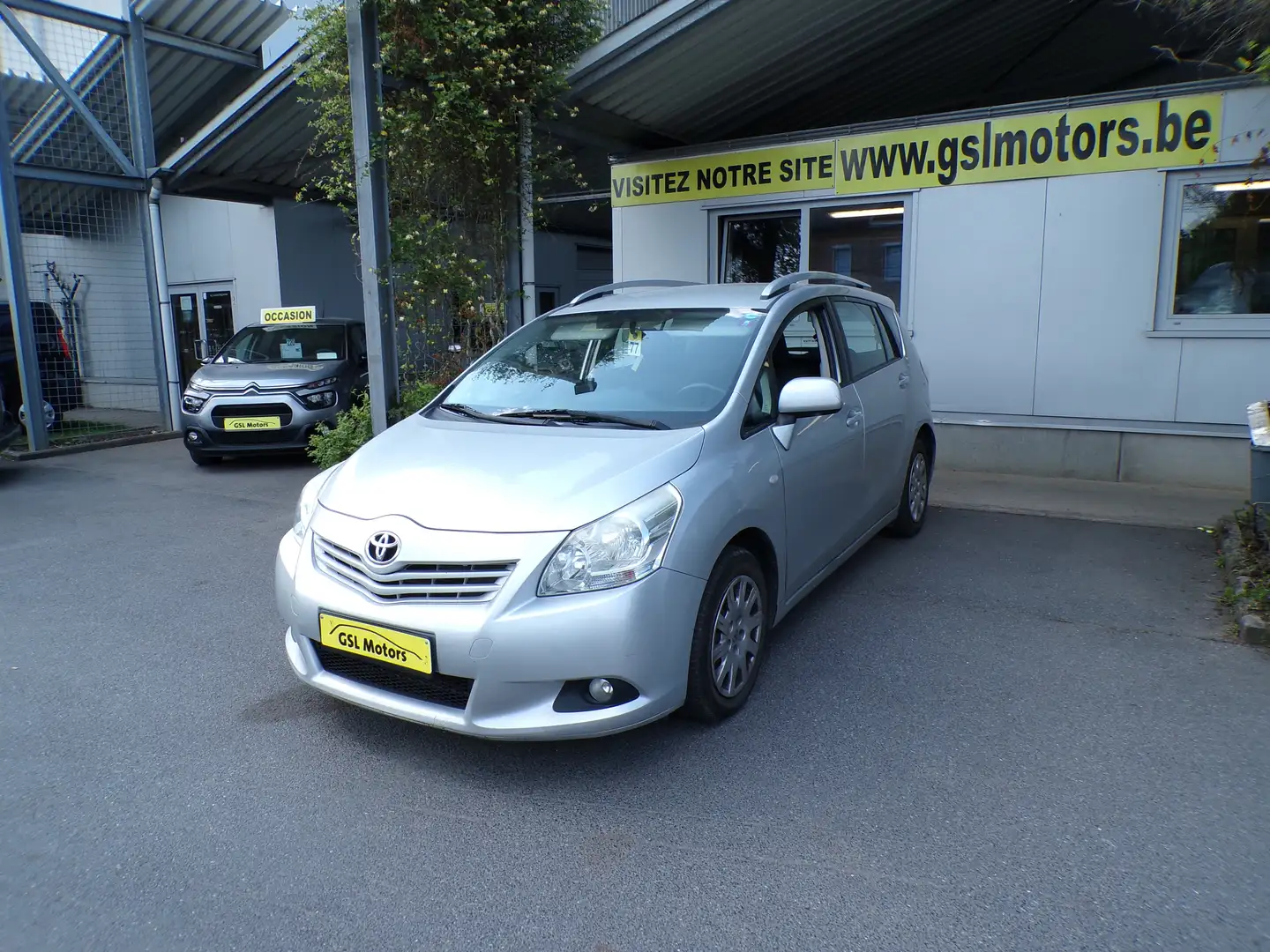 Toyota Verso 2.0 D-4D 126cv gris 06/09 3500€ marchand Airco Gris - 1