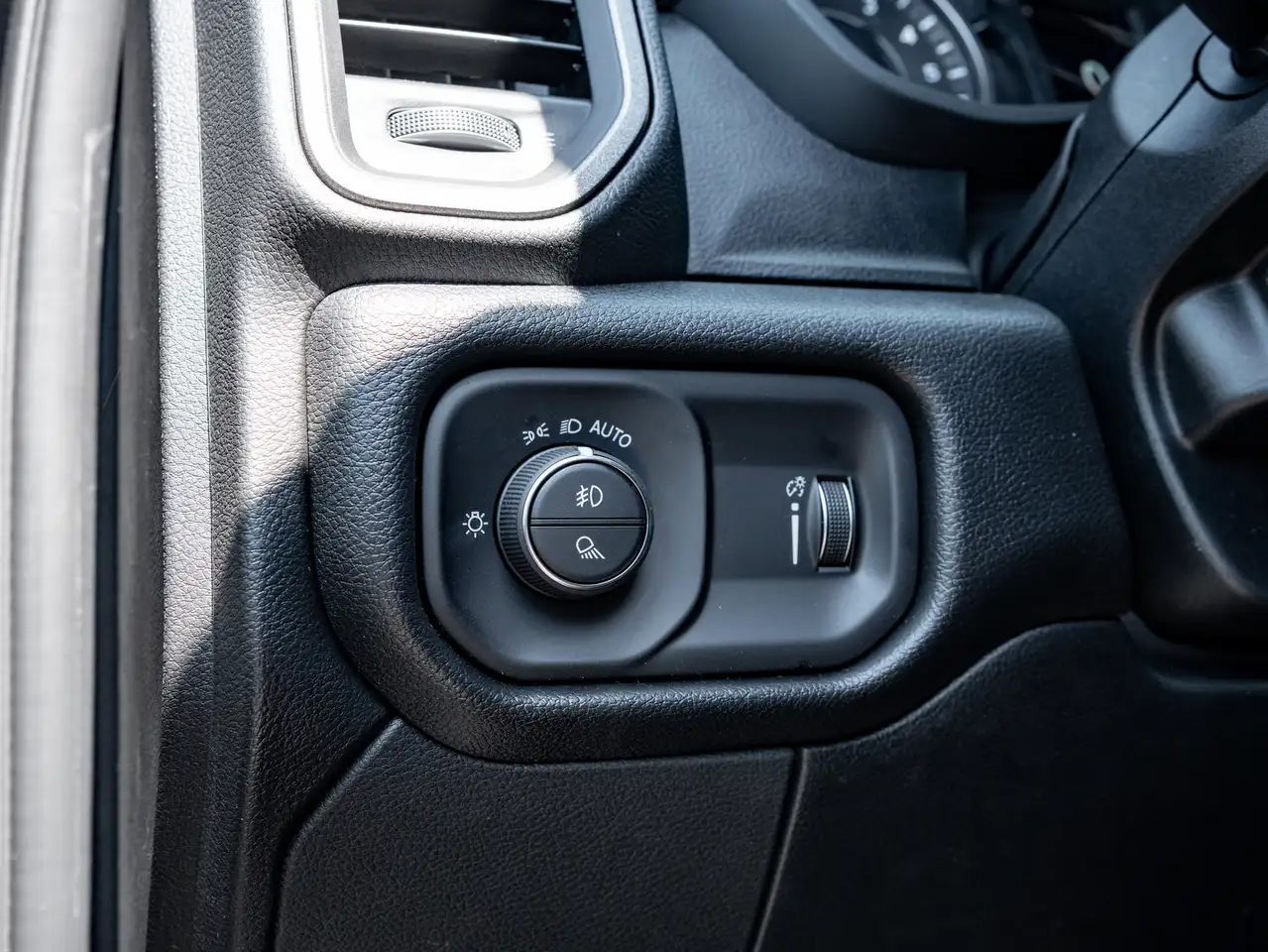 RAM 2500 снимка RAM 2500